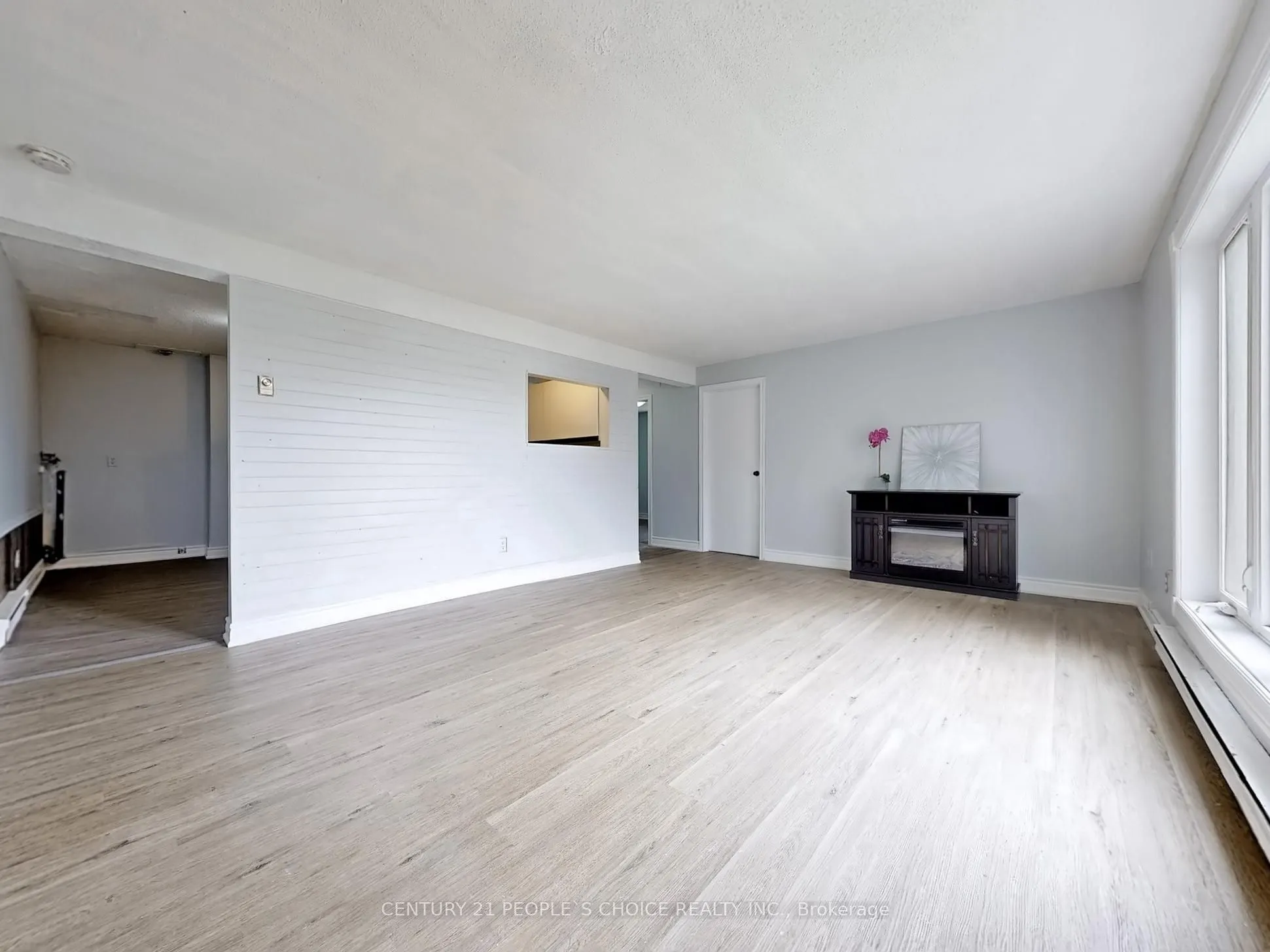 156 Main Street W
