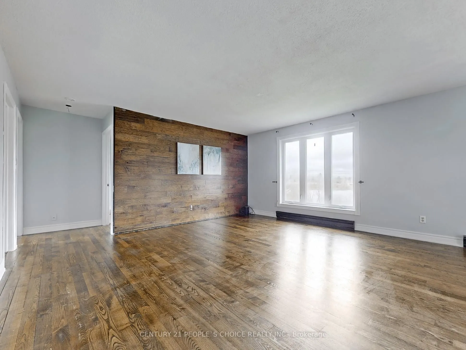 156 Main Street W