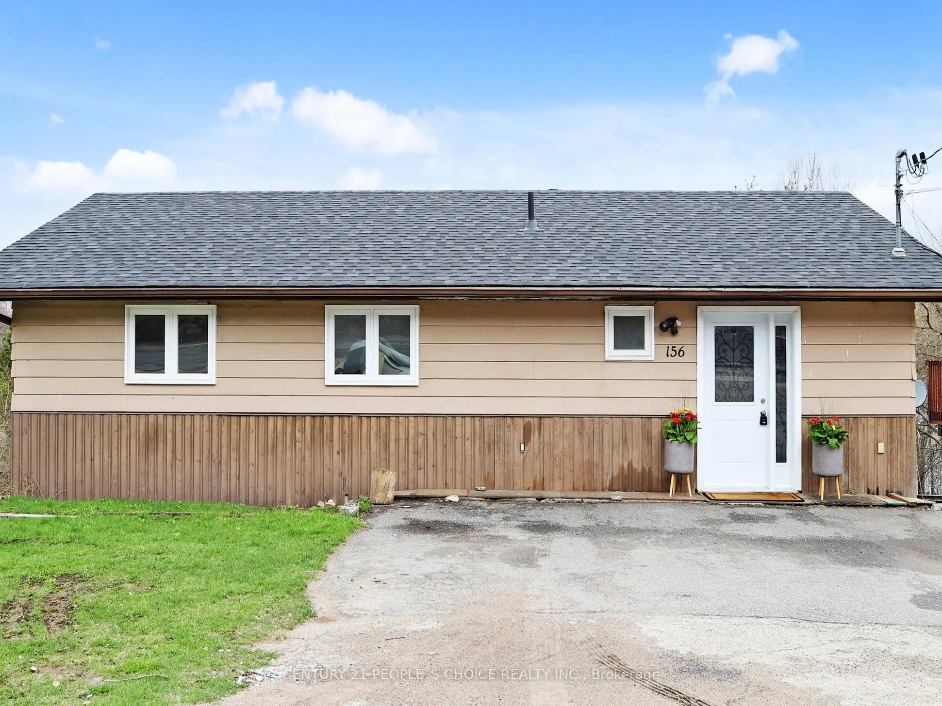 156 Main Street W