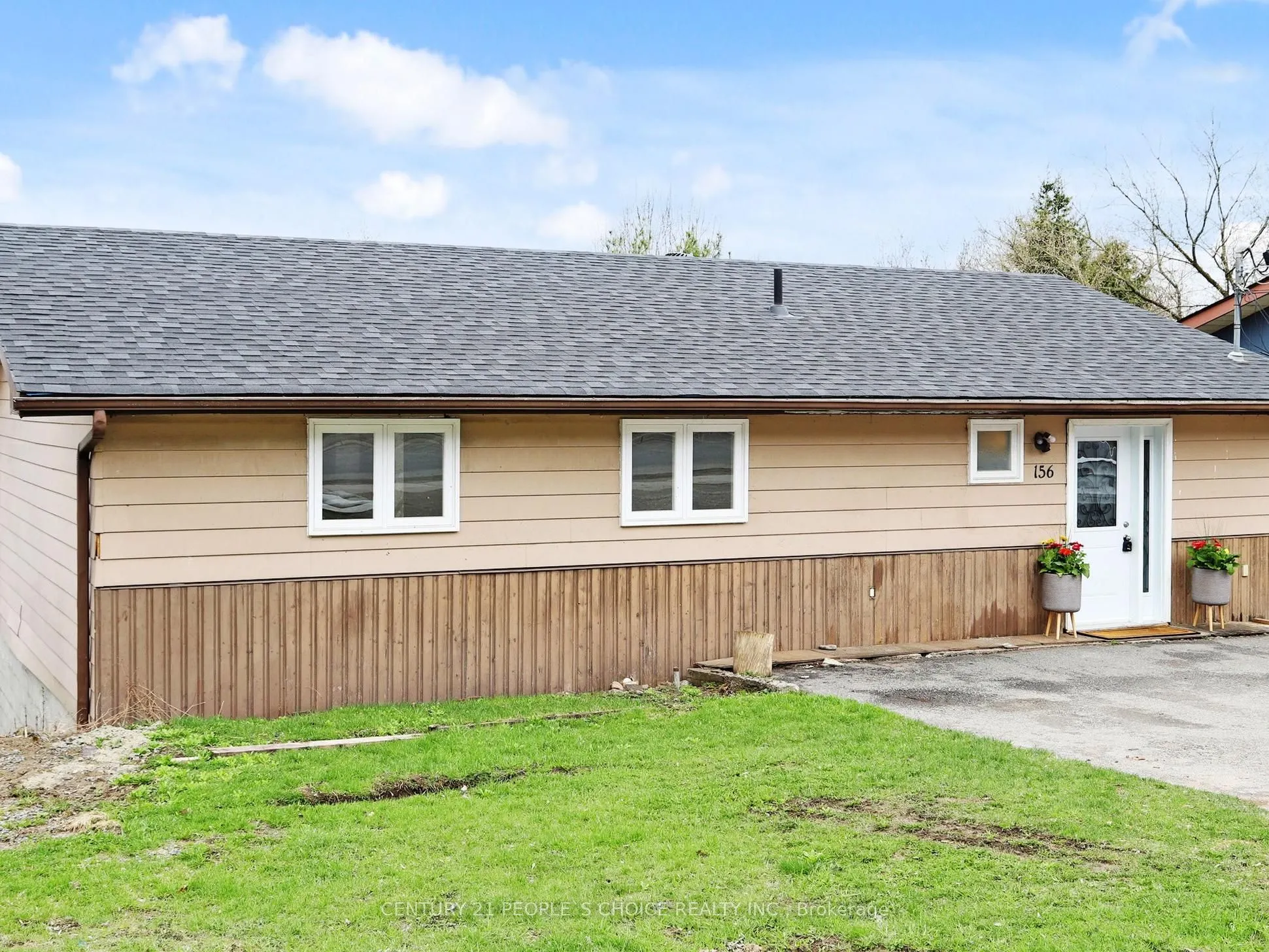 156 Main Street W