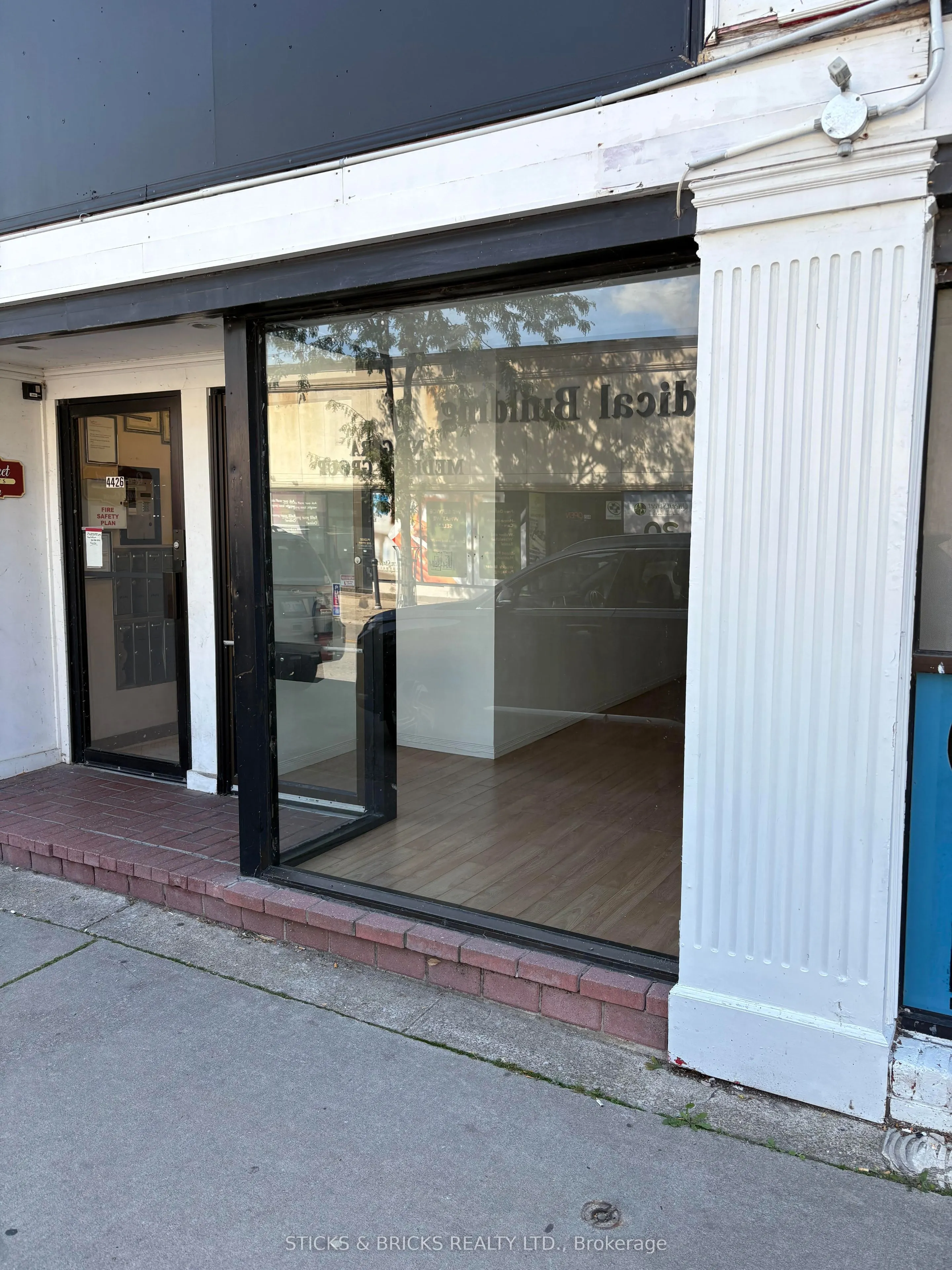 4428 Queen Street