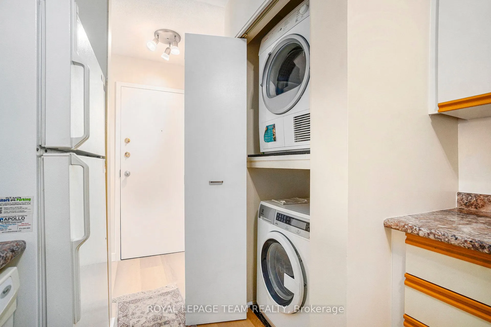 218 Viewmount Drive, #415
