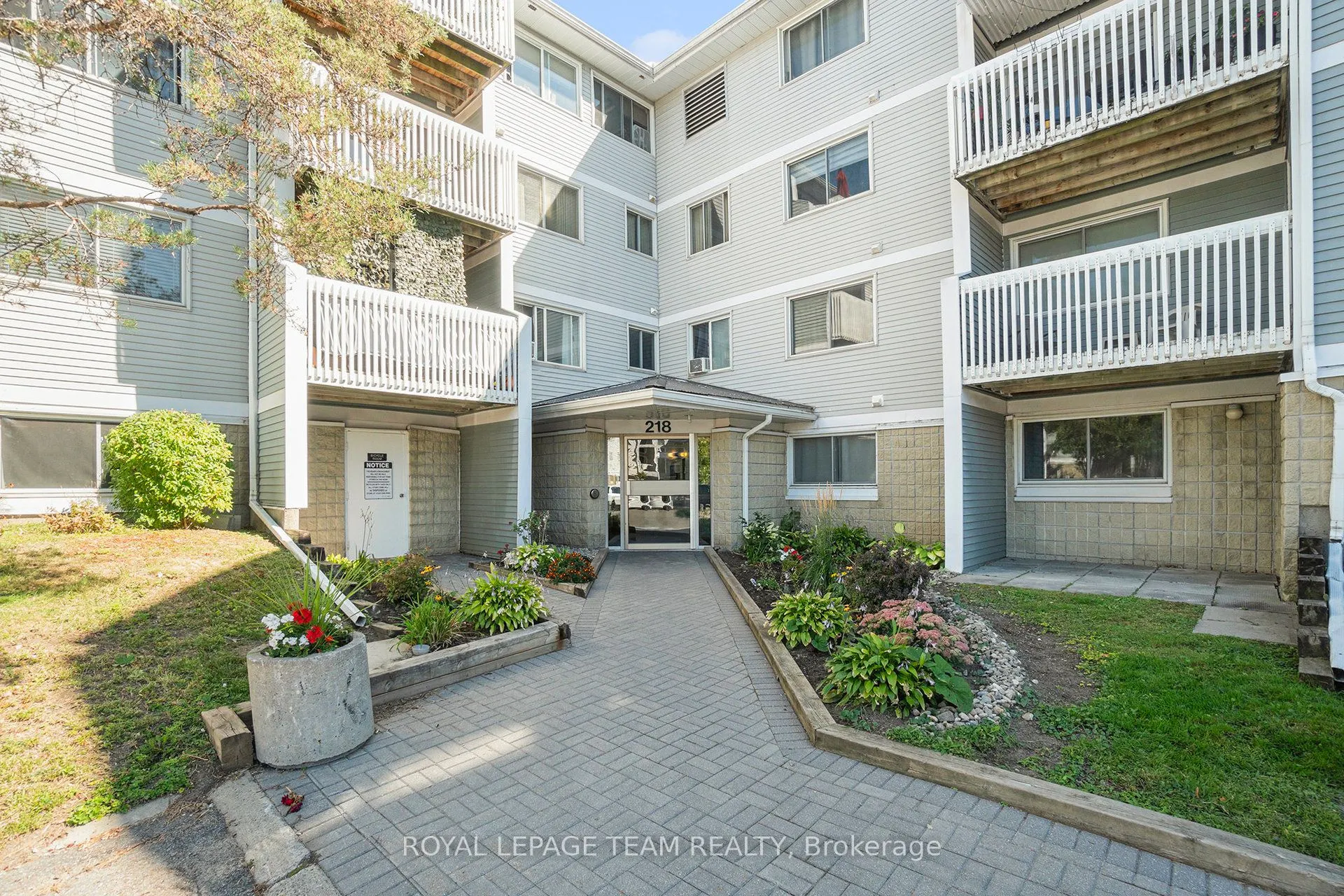 218 Viewmount Drive, #415