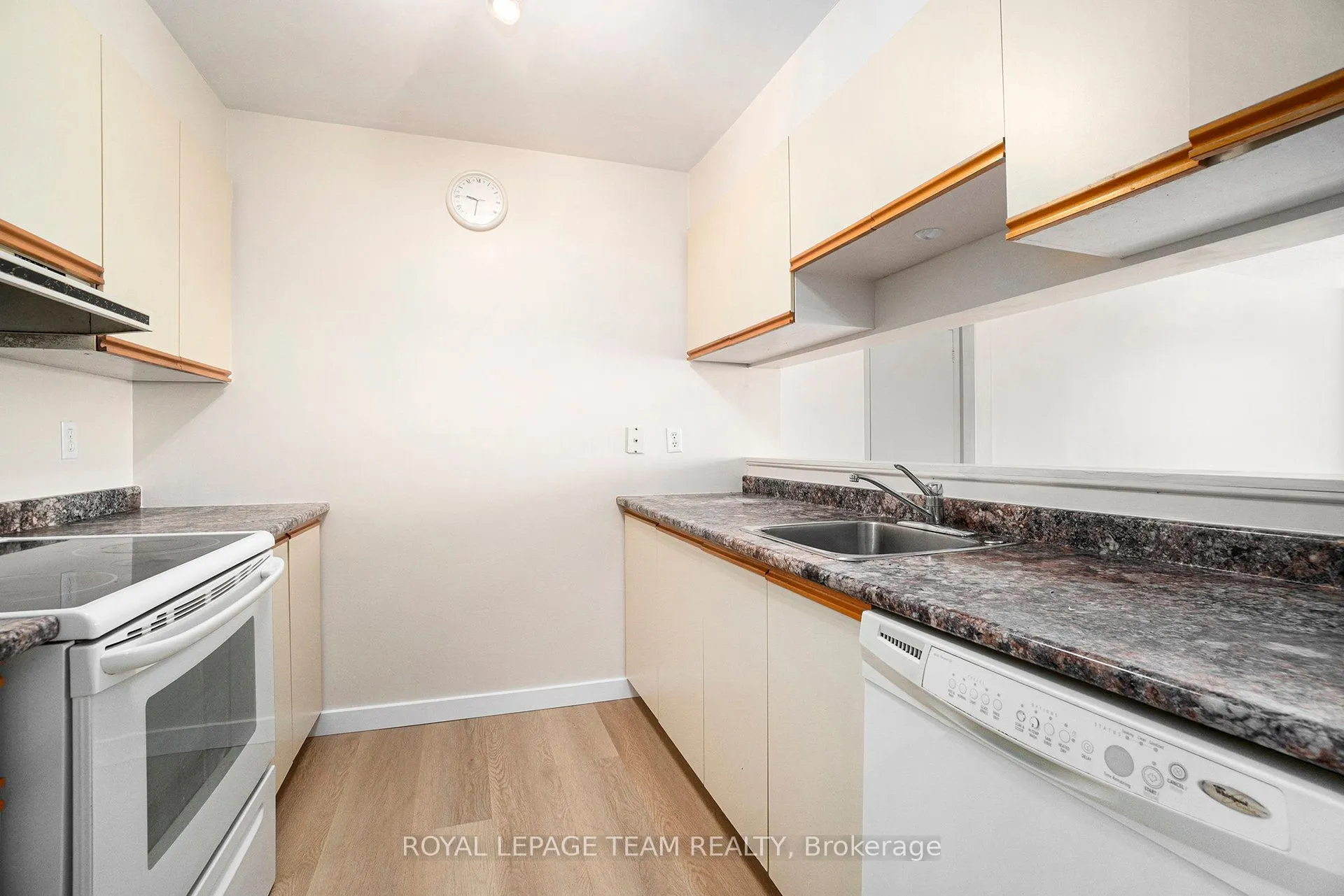 218 Viewmount Drive, #415