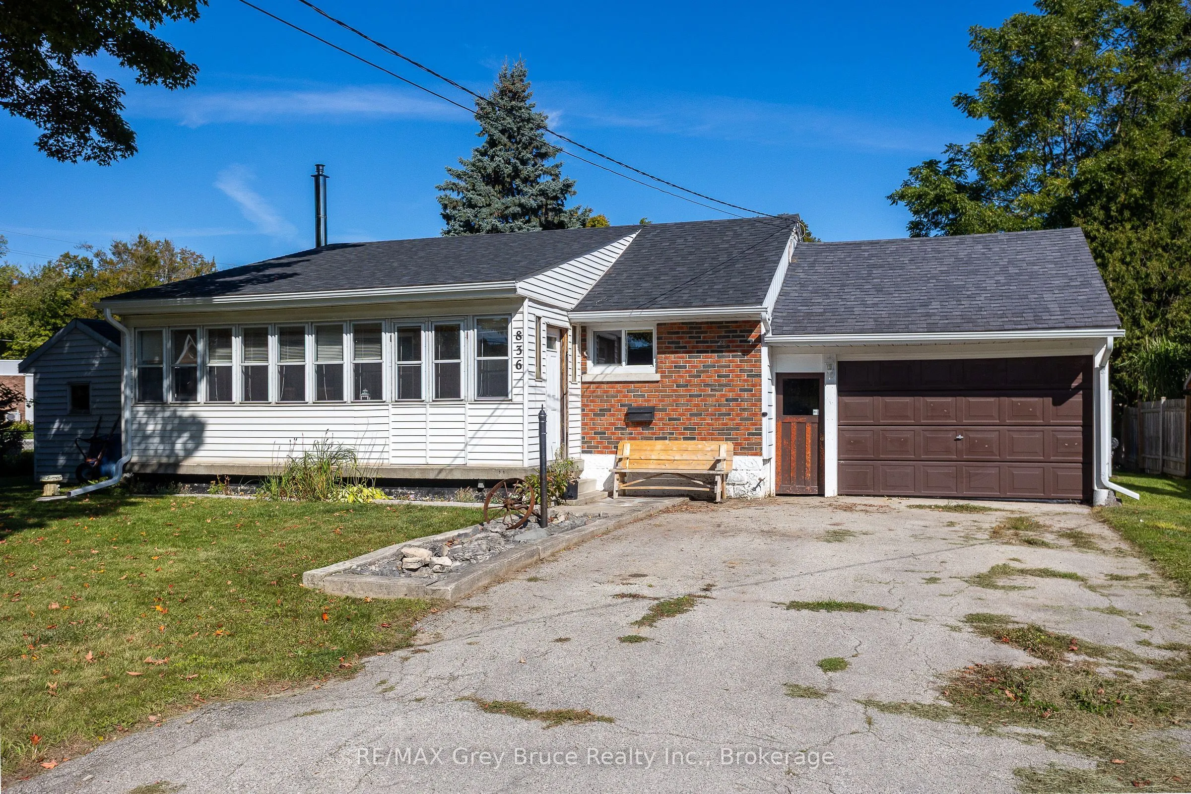 836 11TH Street W