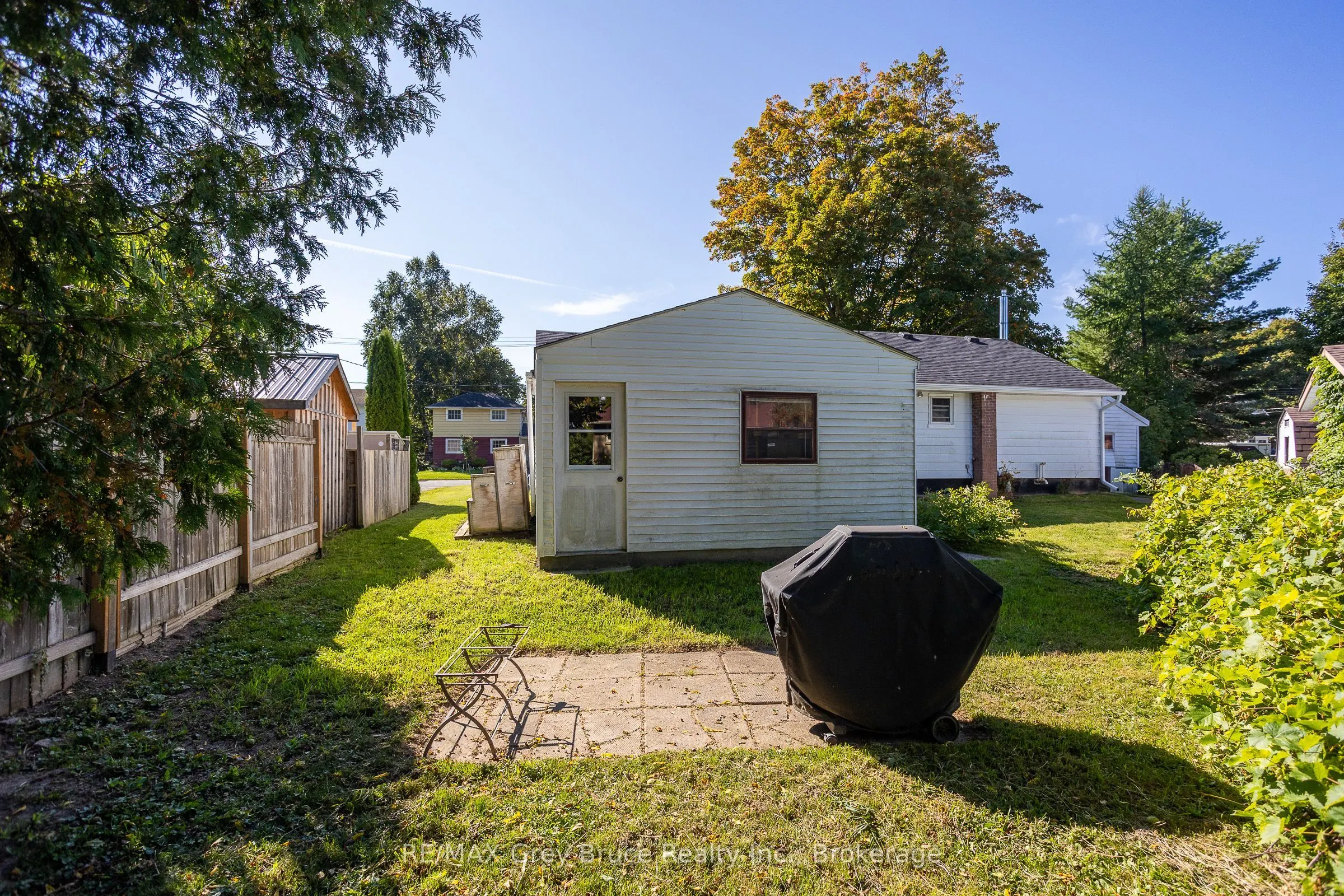 836 11TH Street W