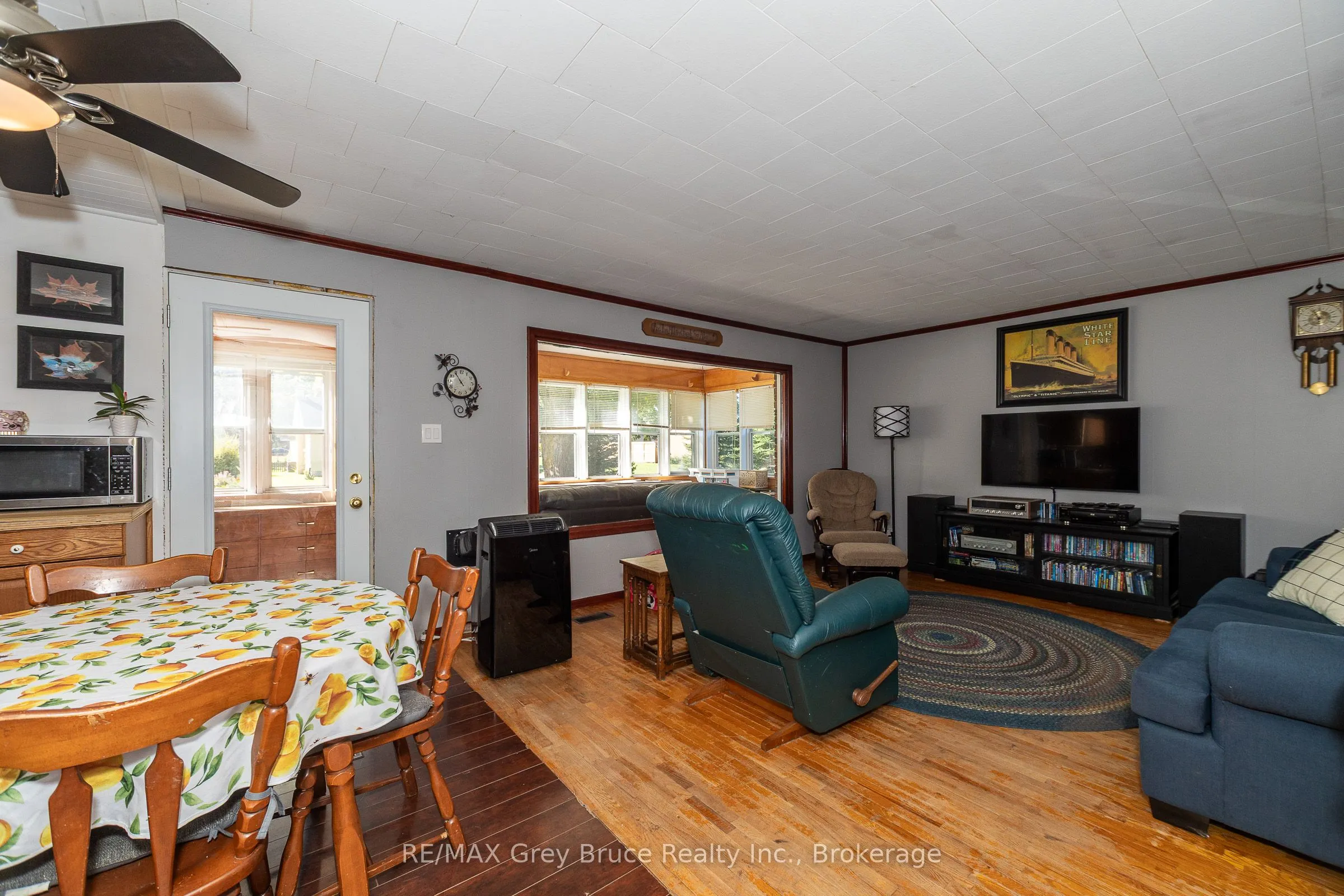 836 11TH Street W