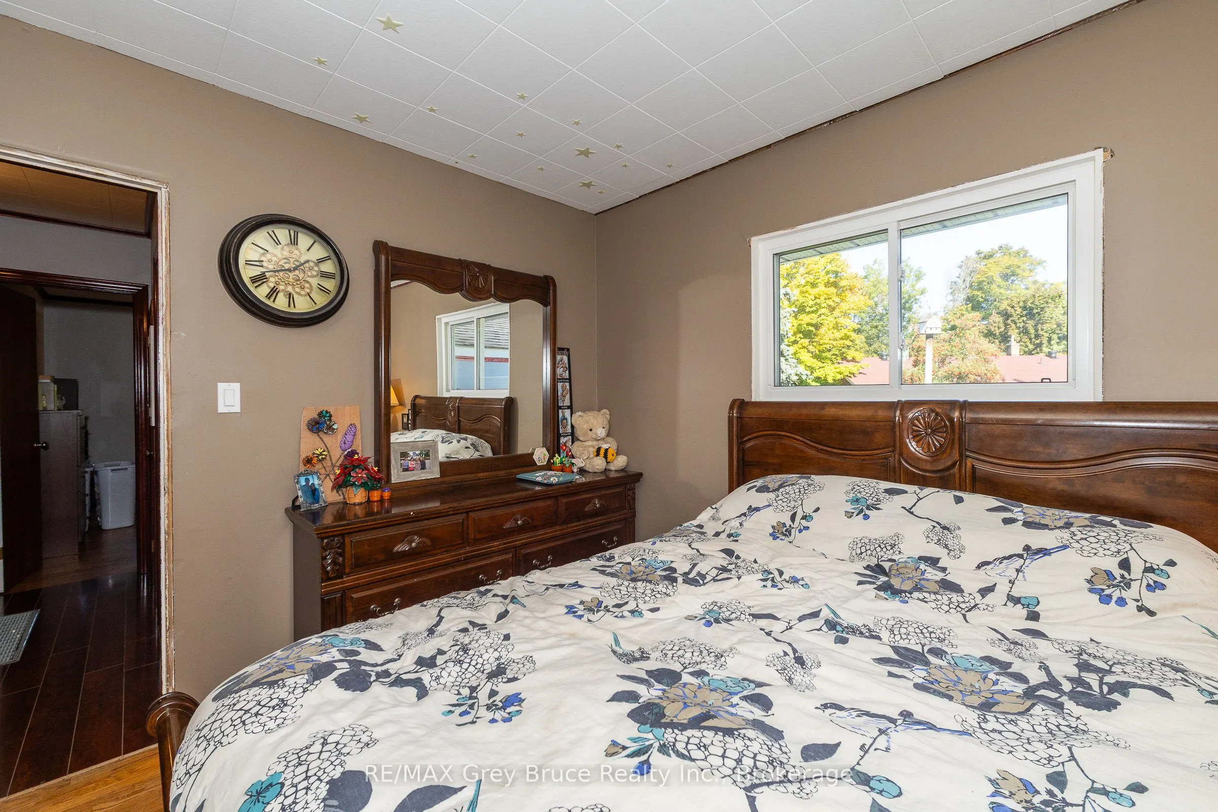 836 11TH Street W