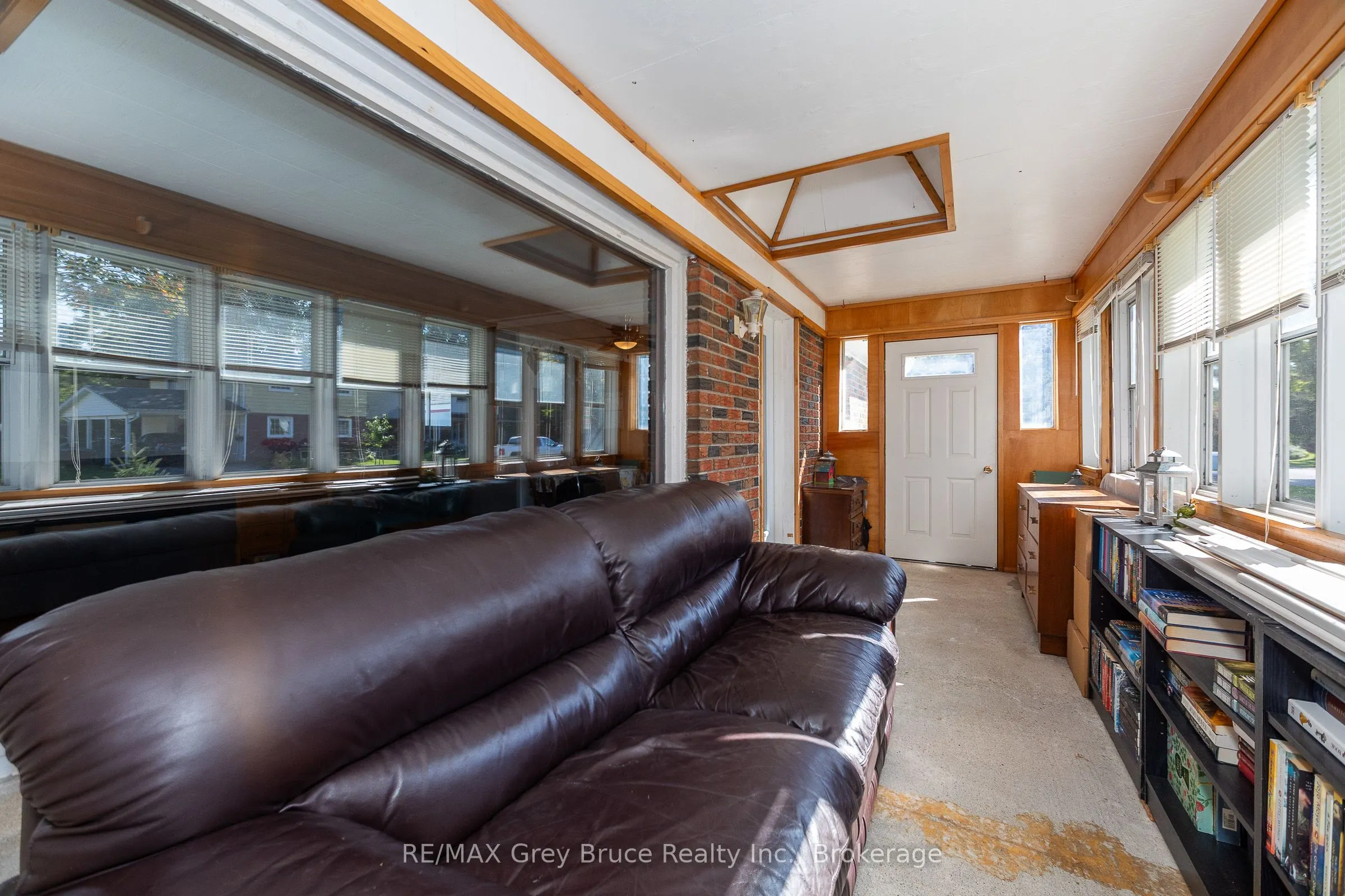 836 11TH Street W