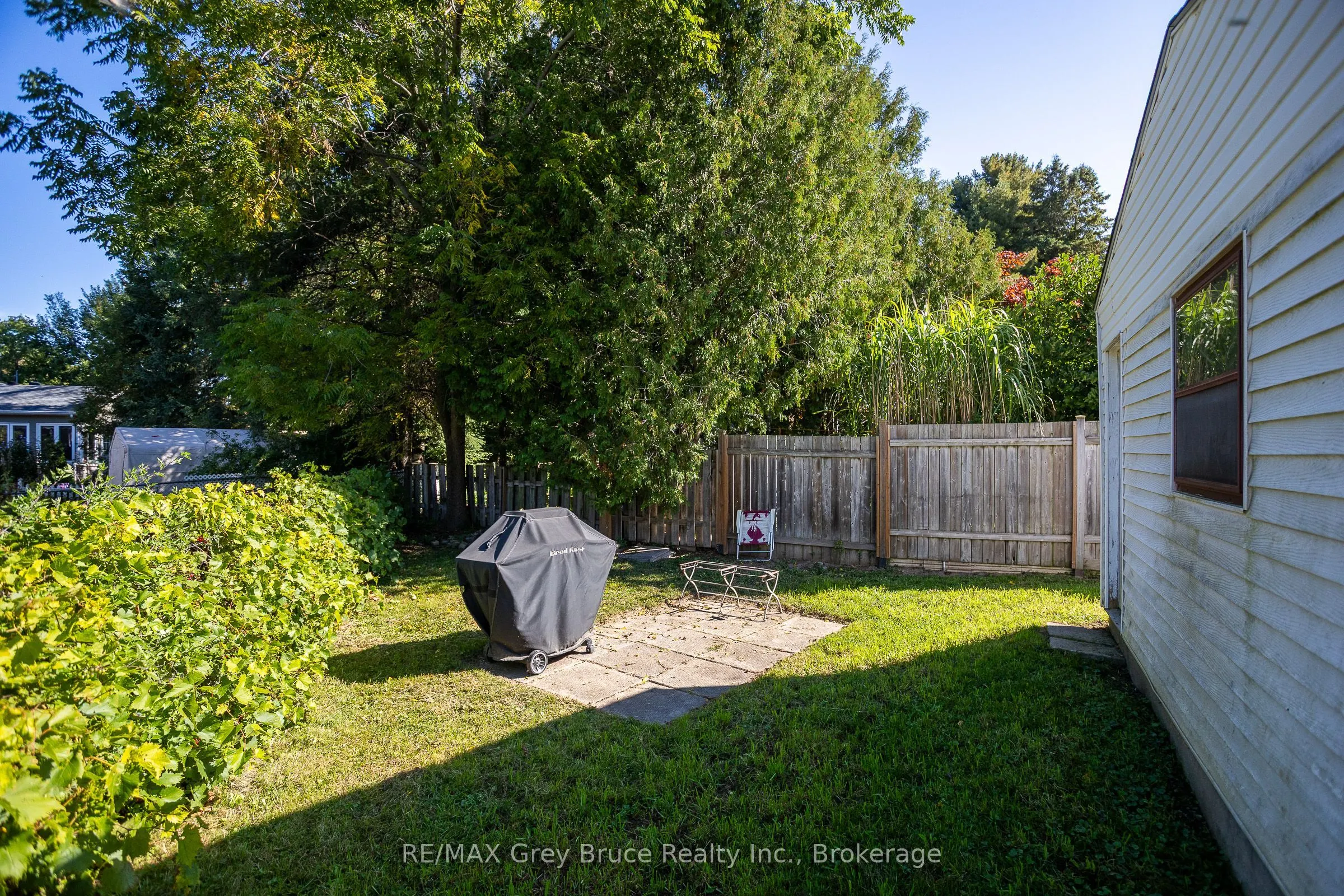 836 11TH Street W