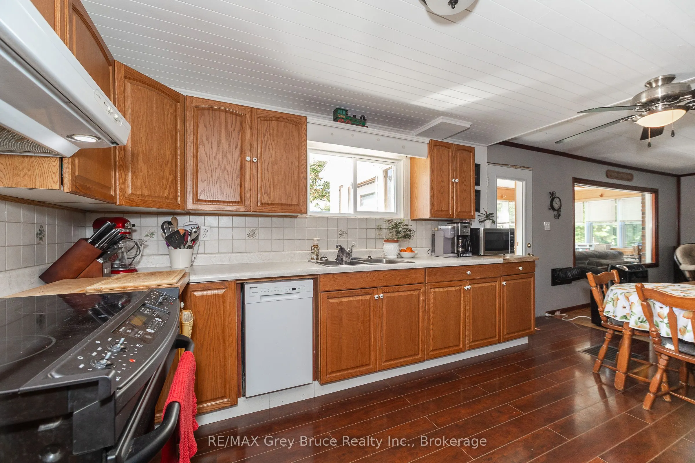 836 11TH Street W