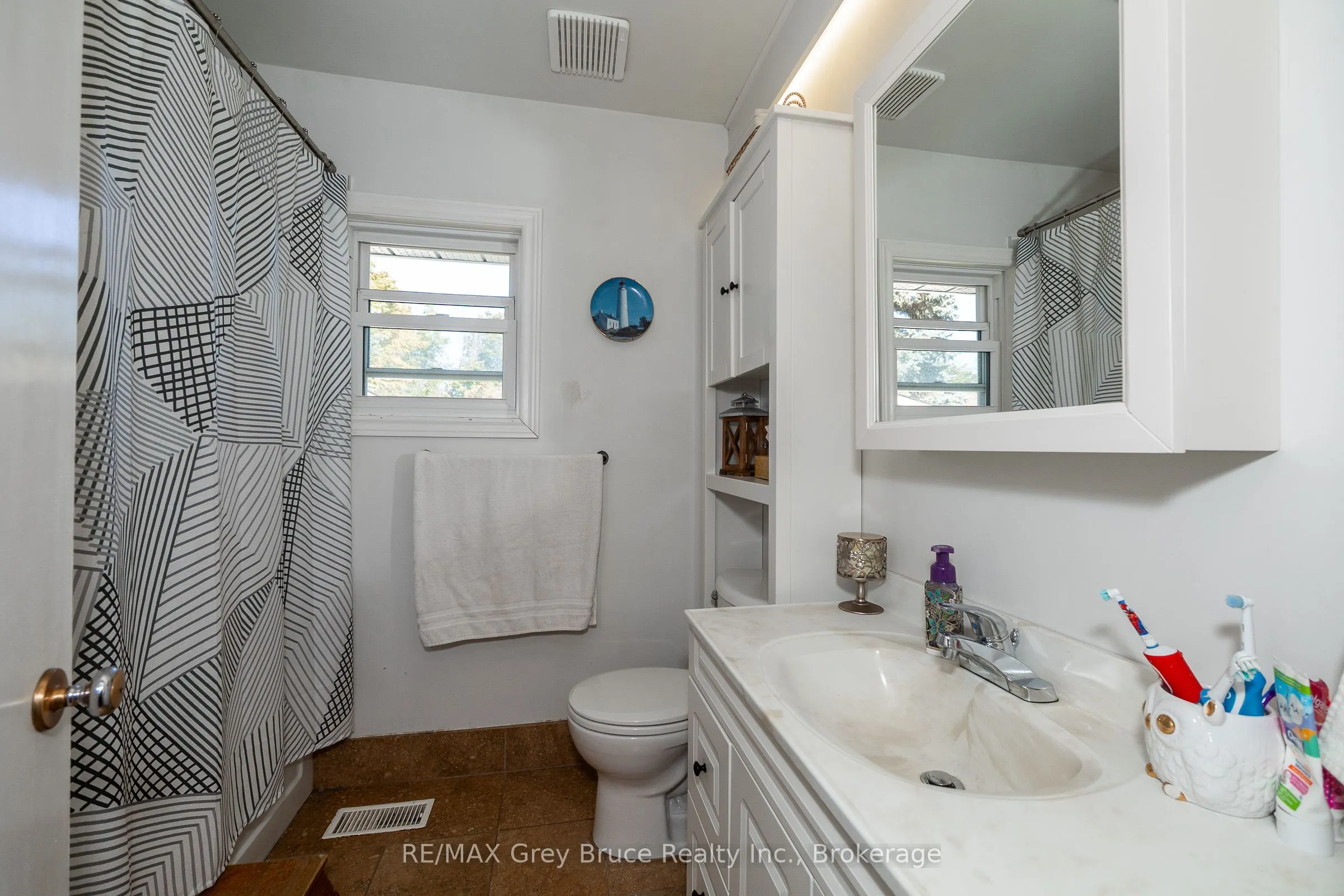 836 11TH Street W