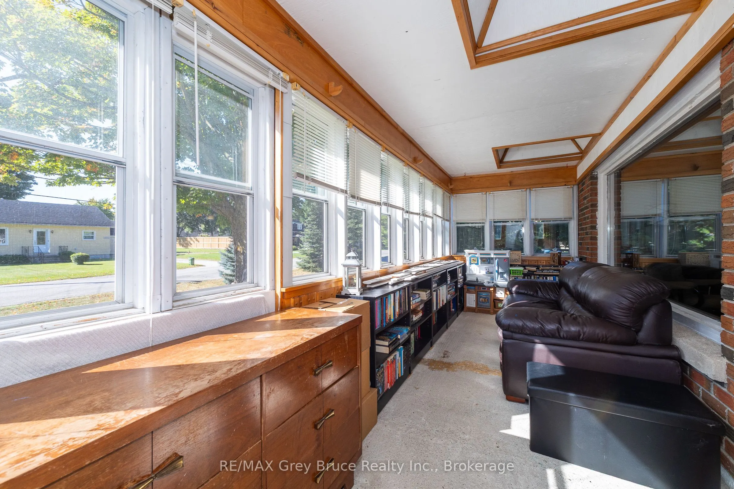 836 11TH Street W