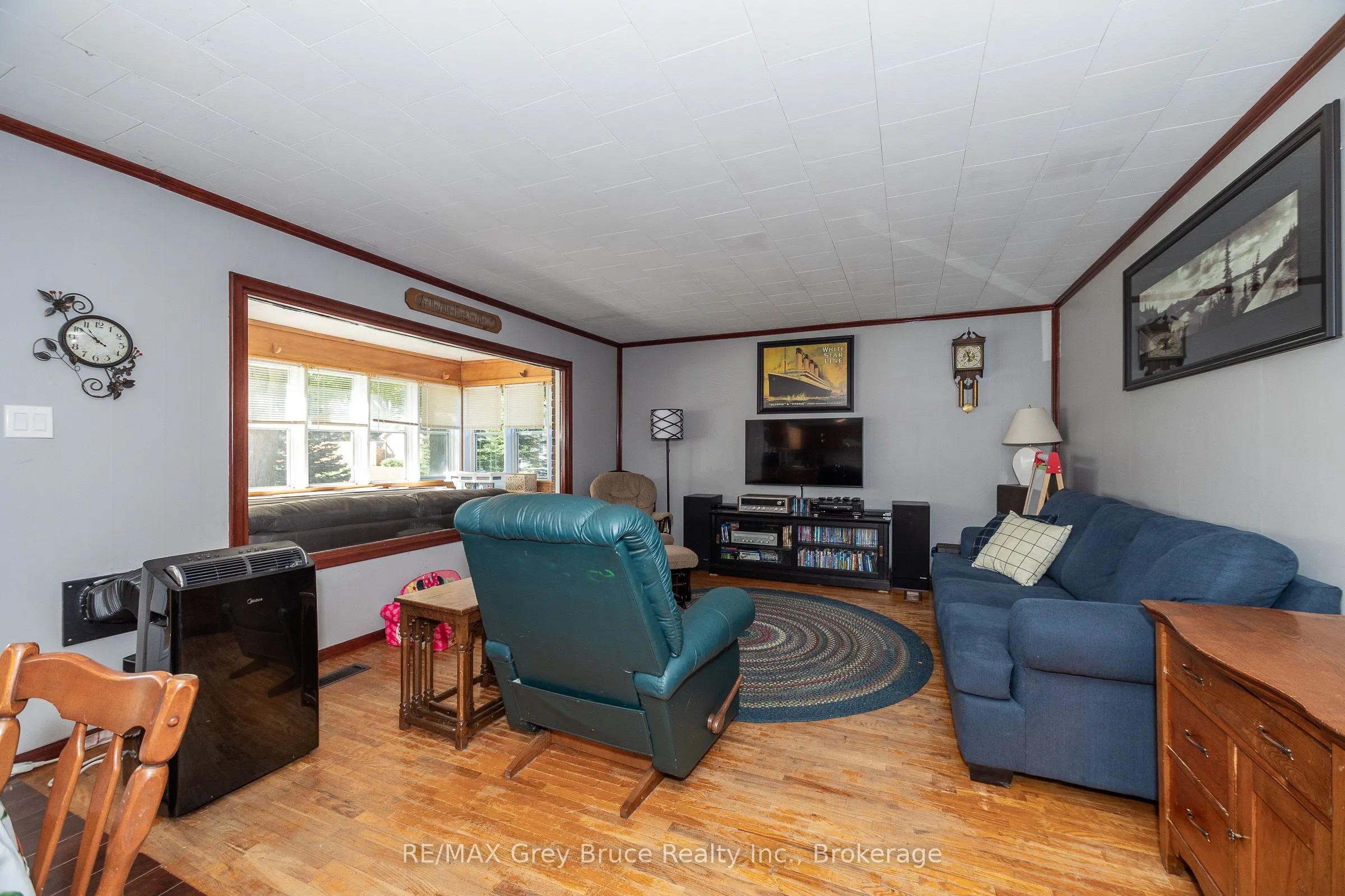 836 11TH Street W