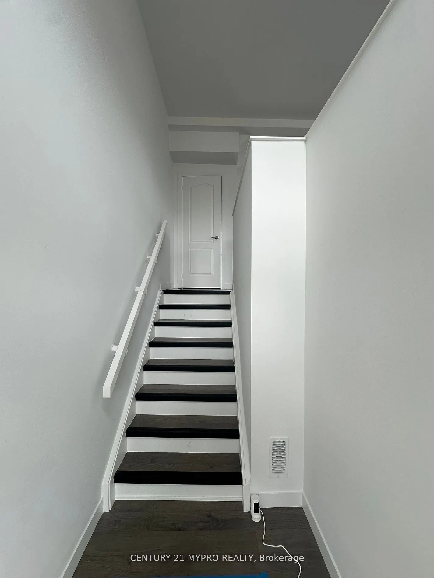 27 DENISTOUN Street