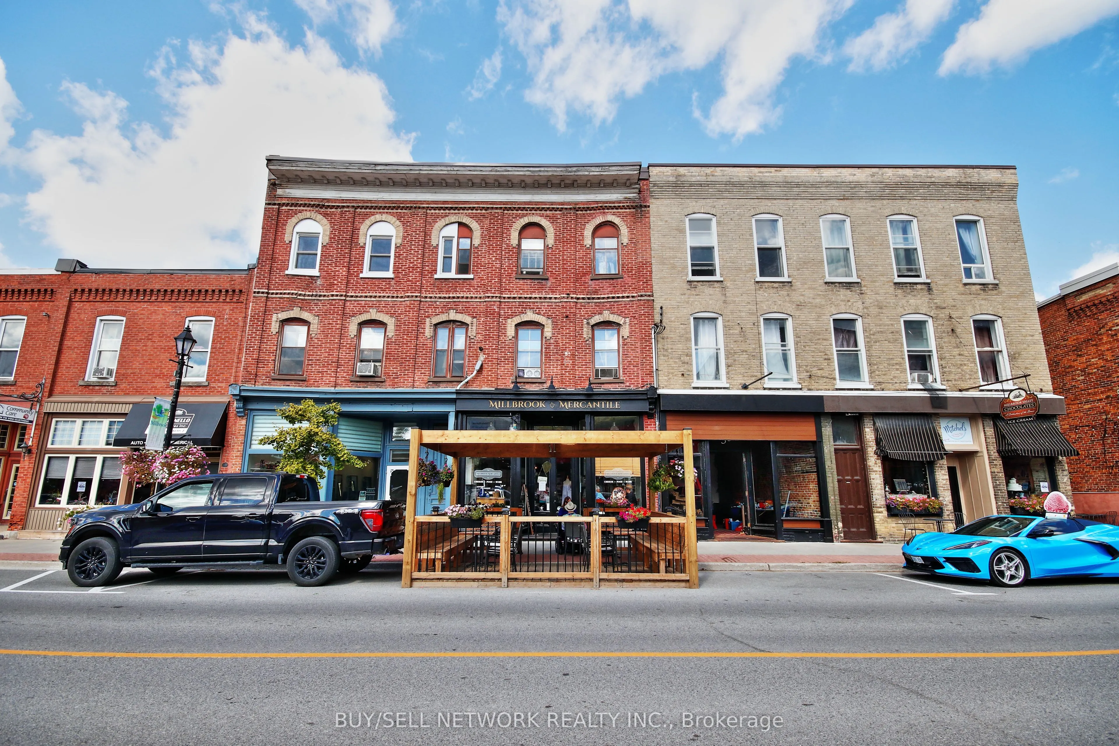 28 King Street E