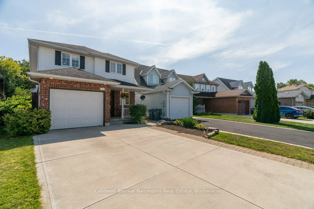 71 Waxwing Crescent