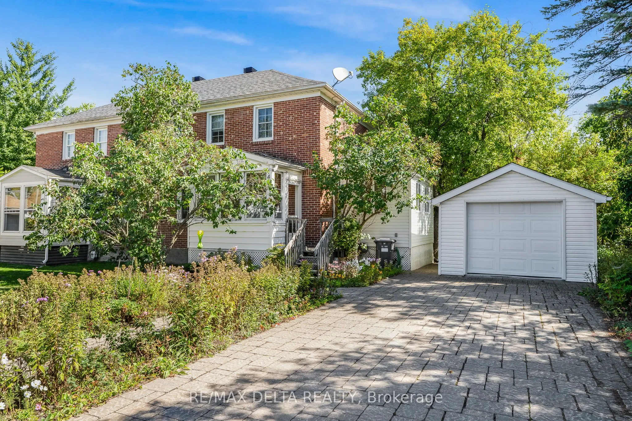 487 Allan Street
