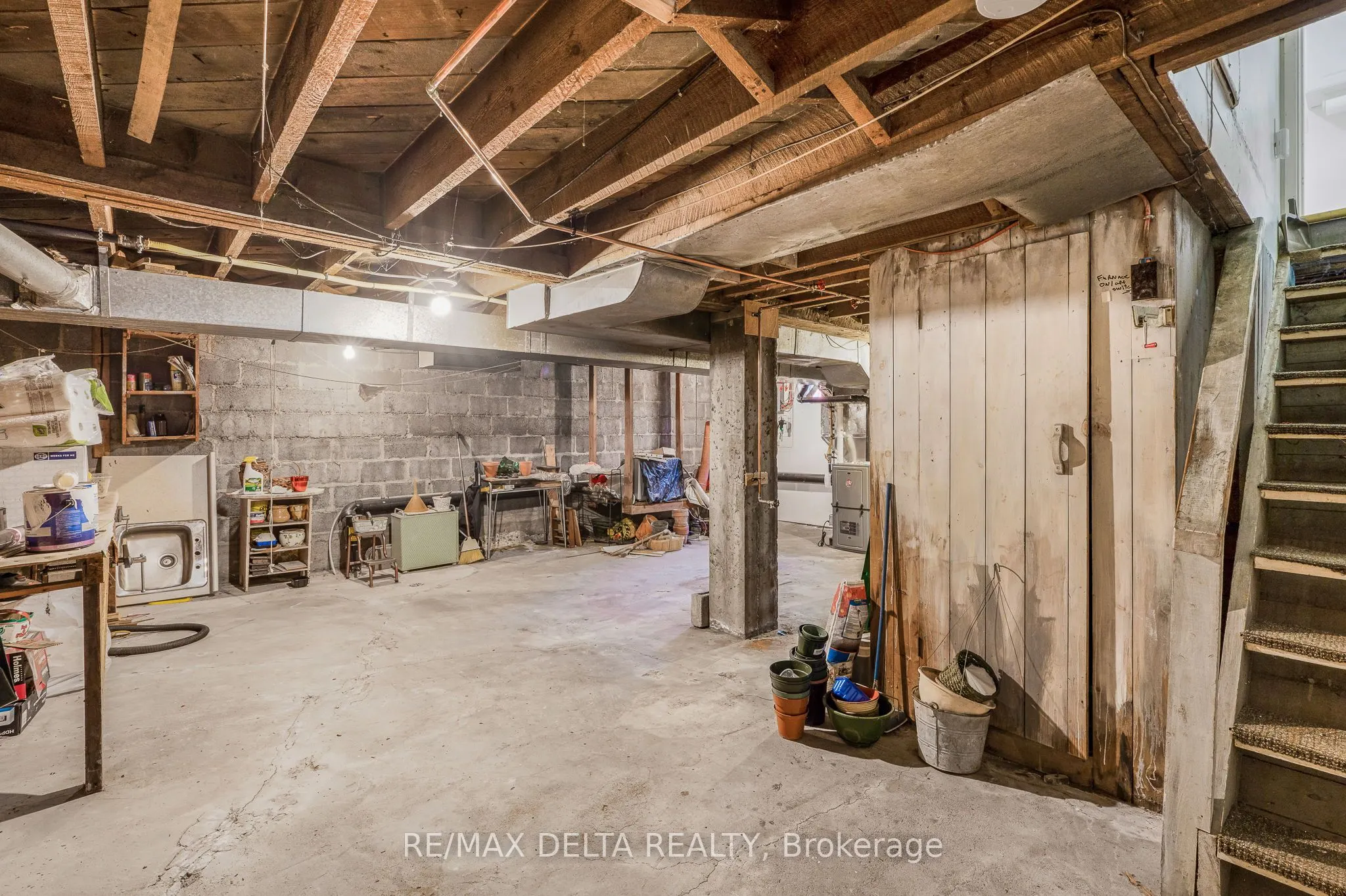 487 Allan Street