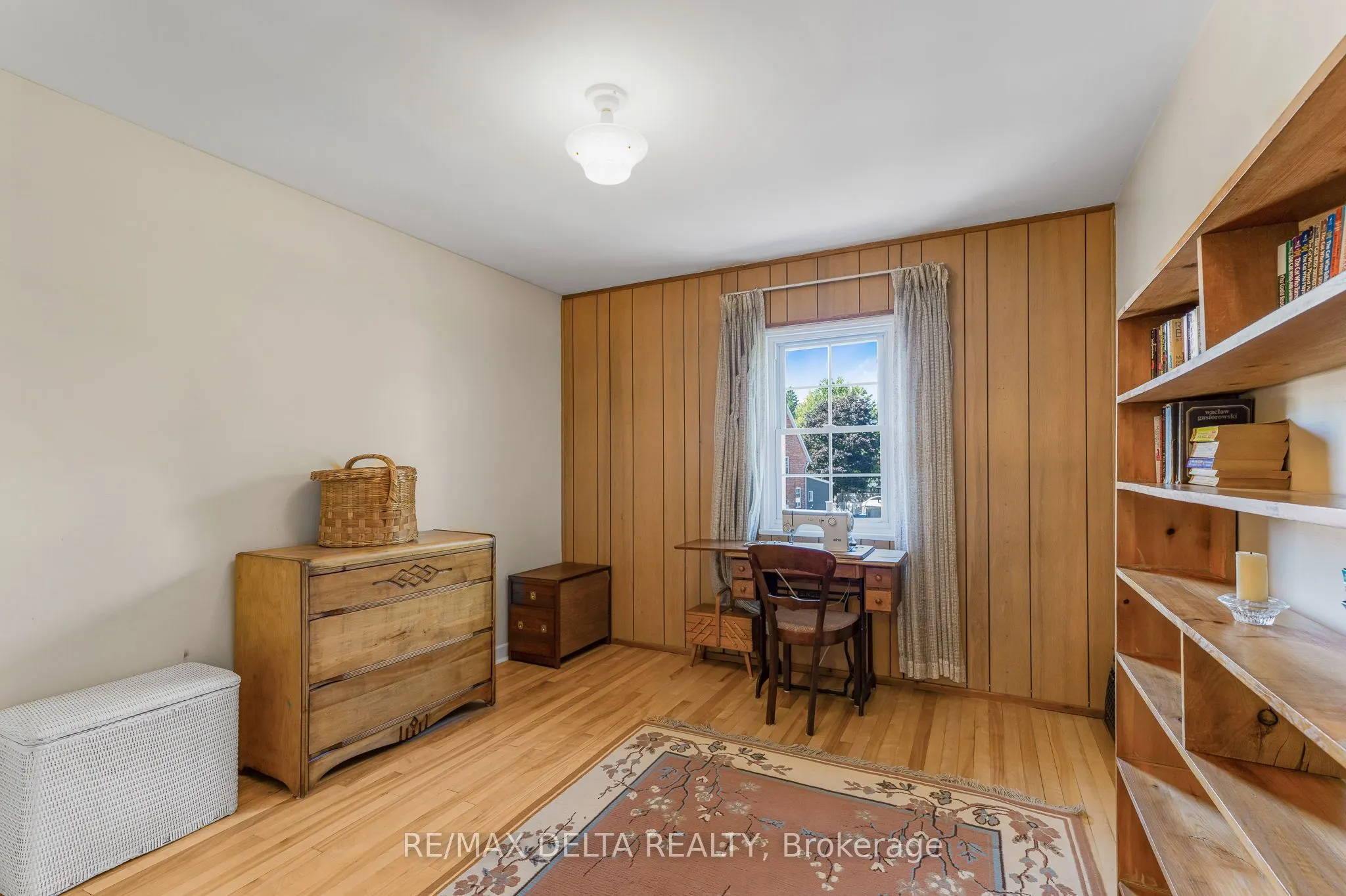 487 Allan Street