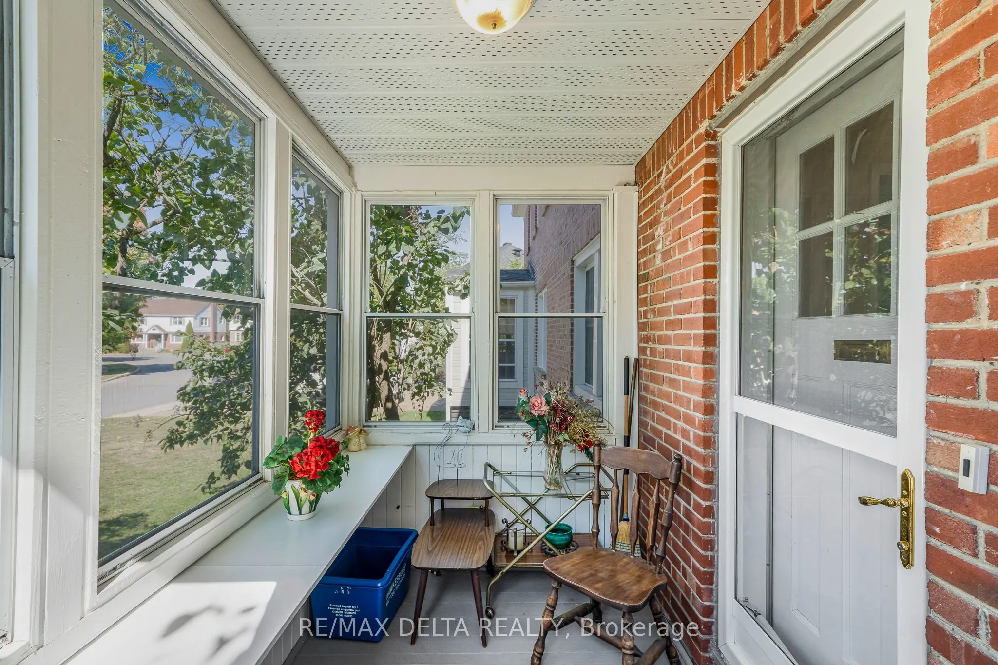 487 Allan Street