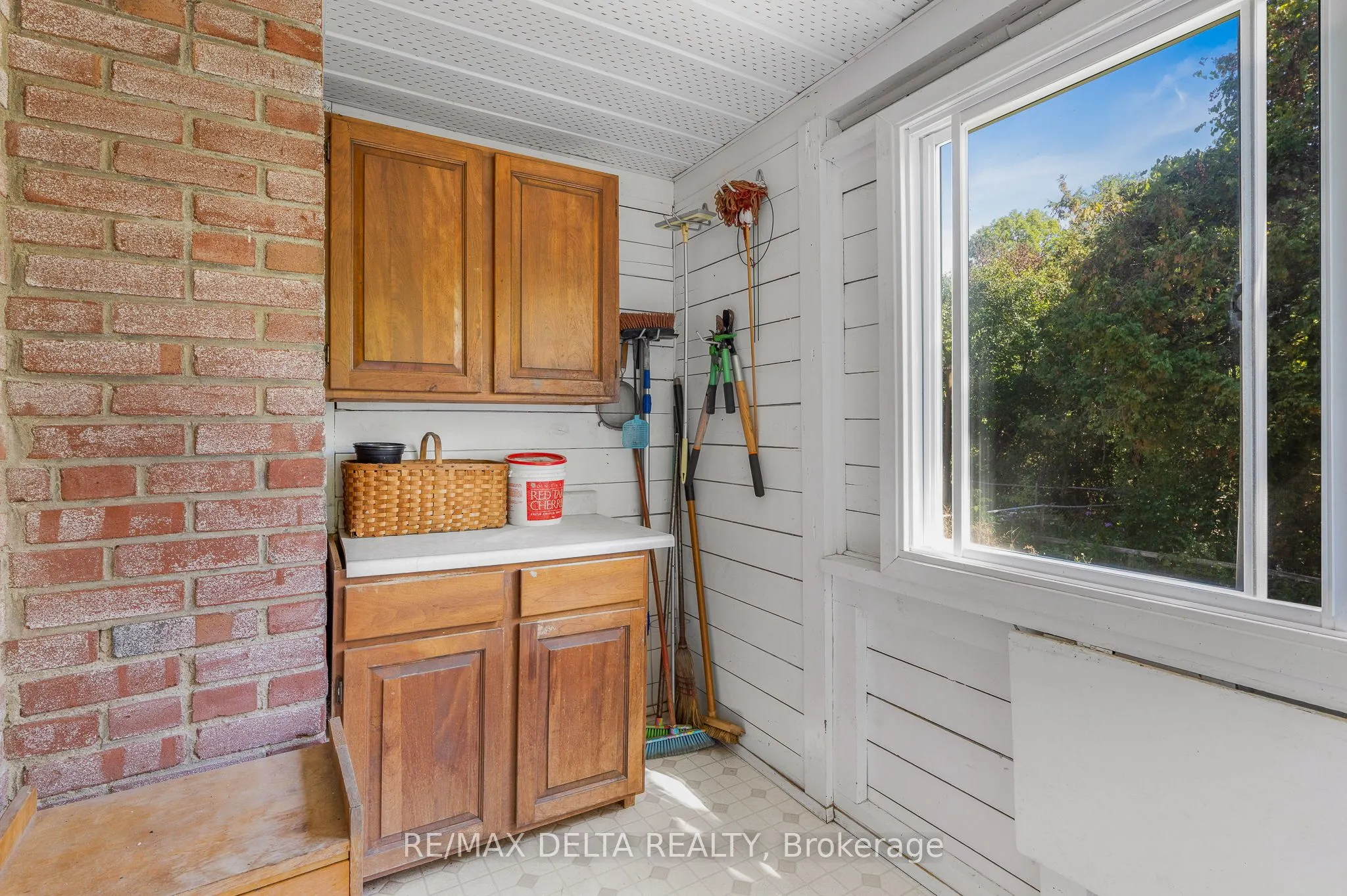 487 Allan Street
