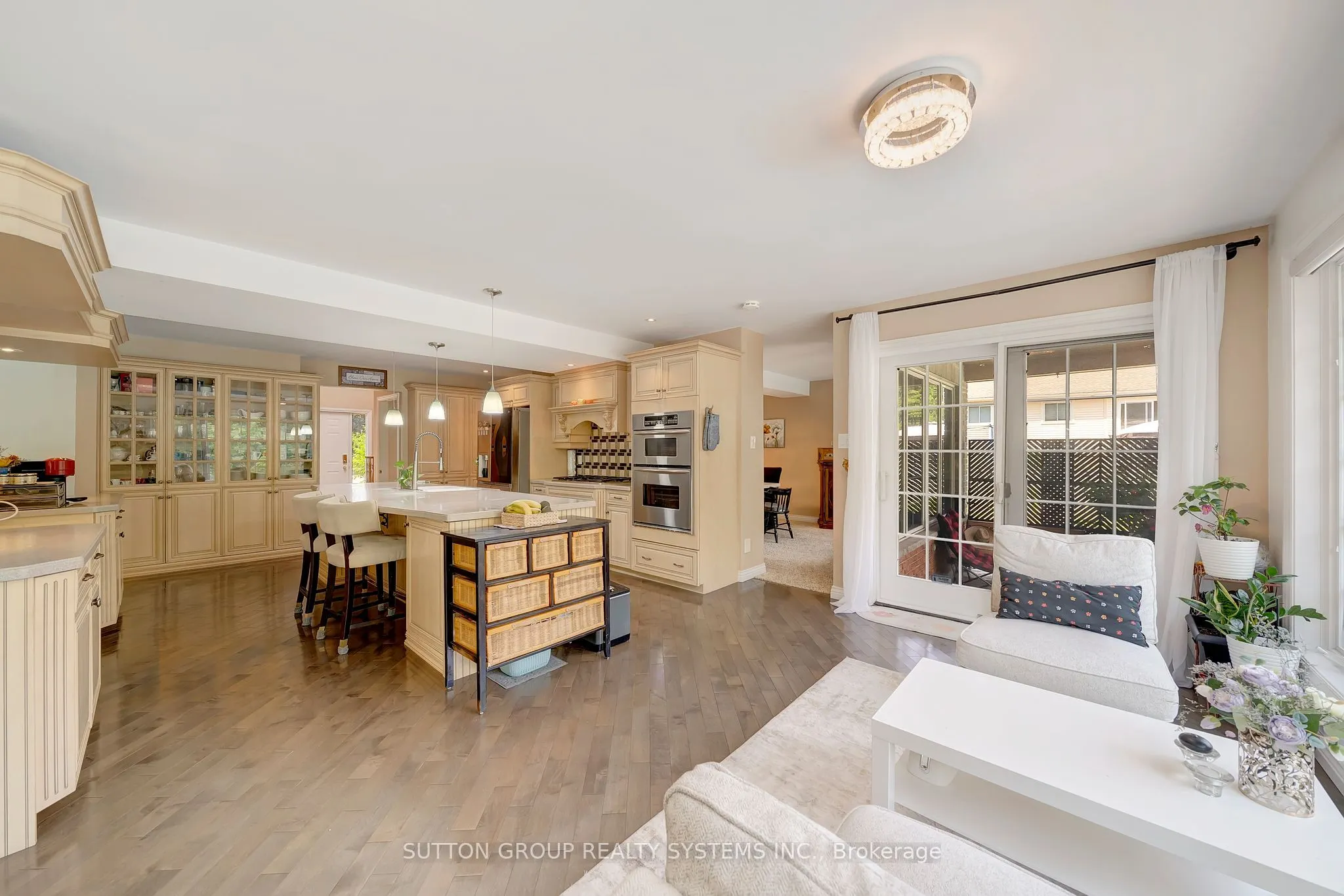 8017 Hampton Court