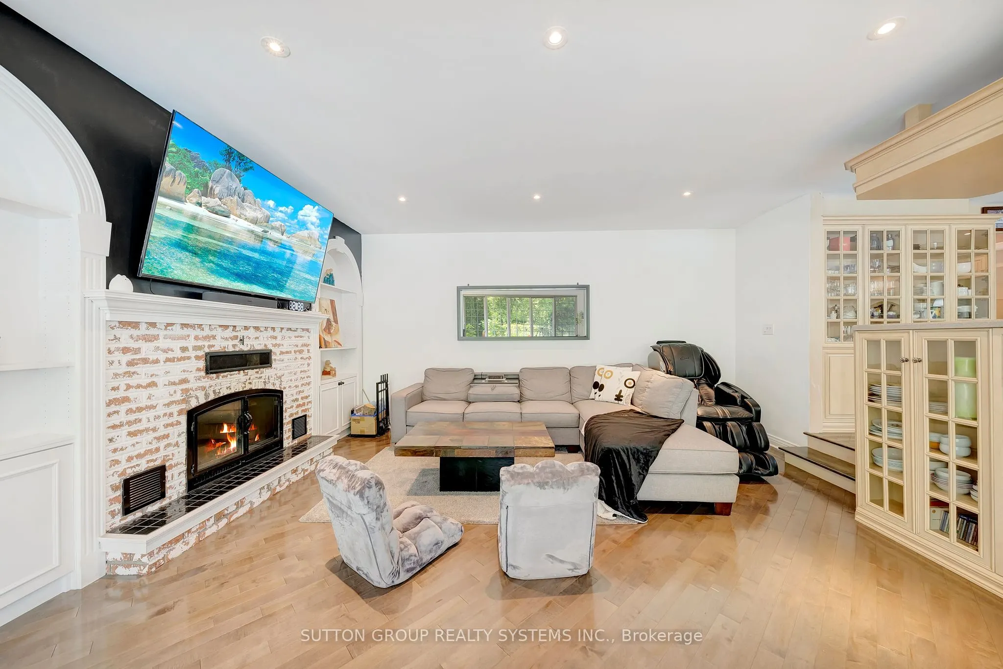 8017 Hampton Court
