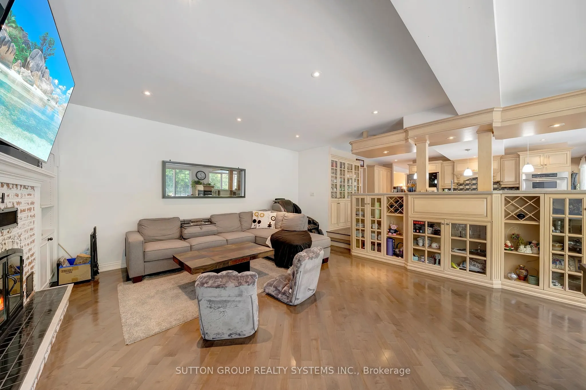 8017 Hampton Court