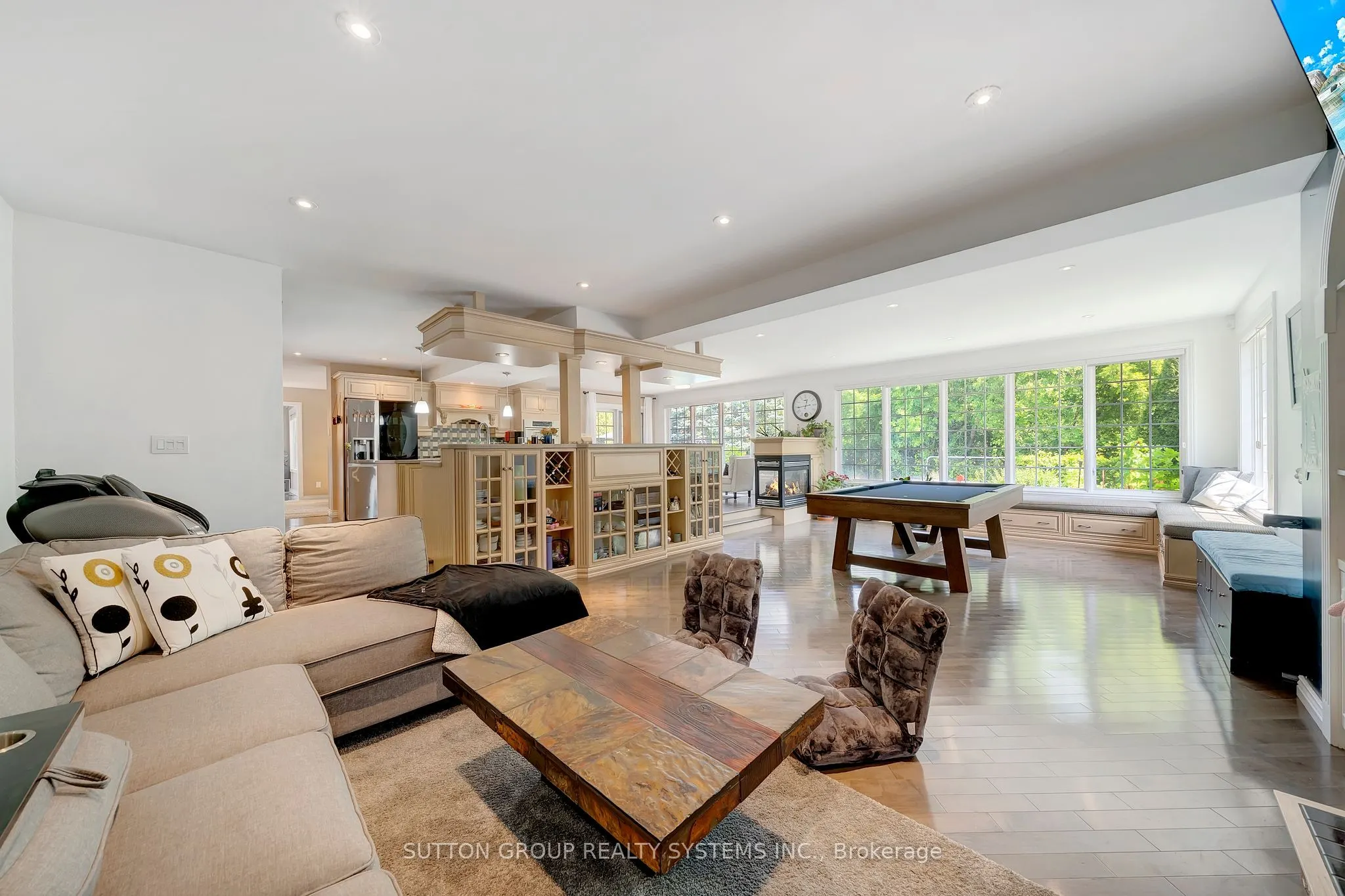 8017 Hampton Court