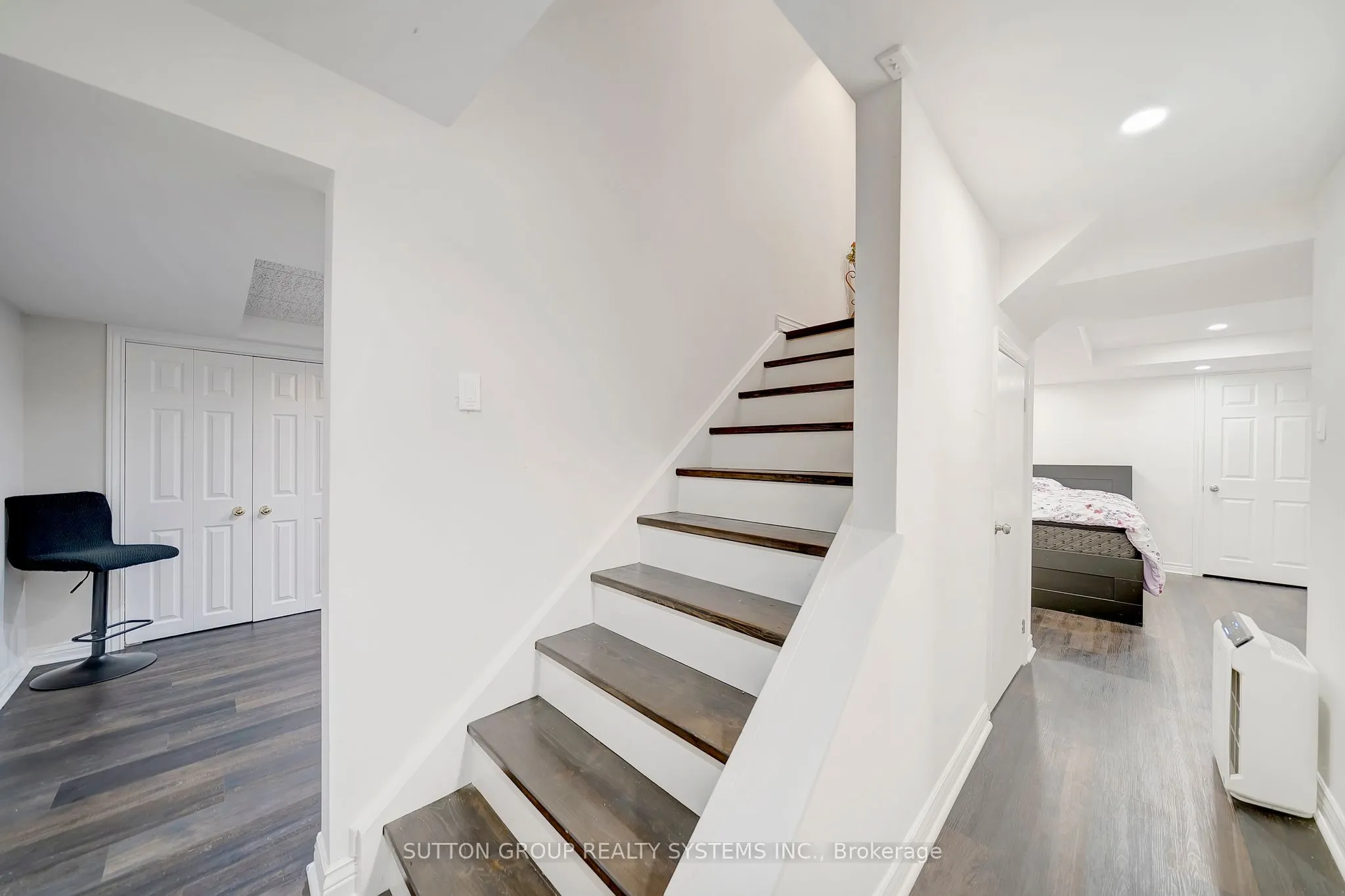 8017 Hampton Court