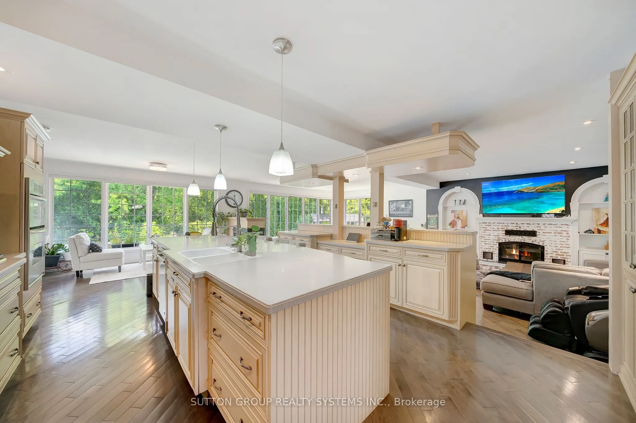 8017 Hampton Court