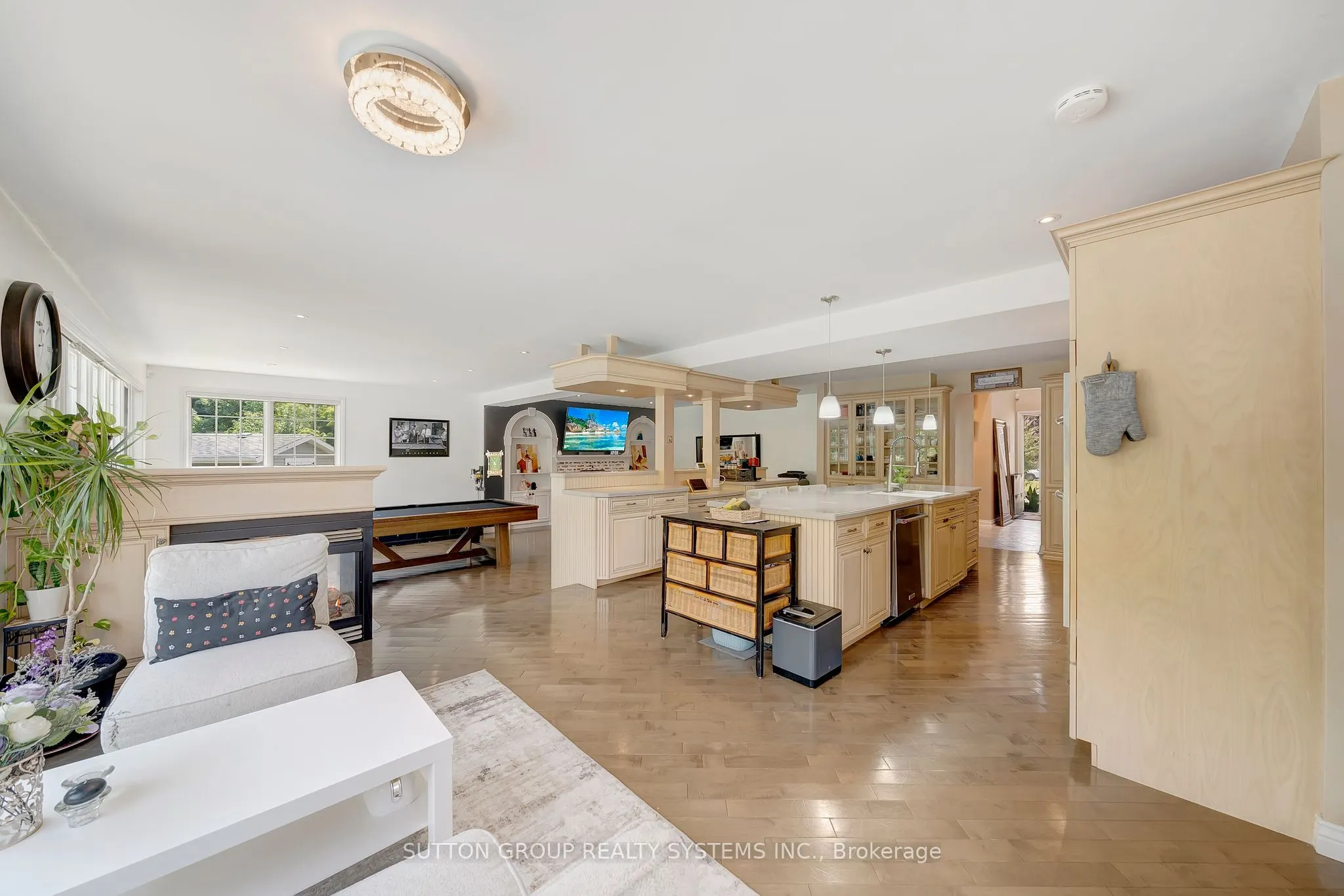 8017 Hampton Court