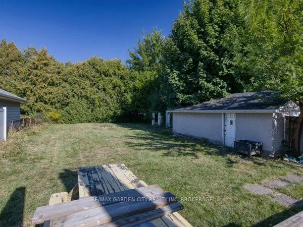 11 Bonavem Drive