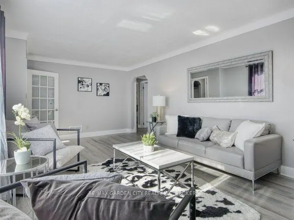 11 Bonavem Drive