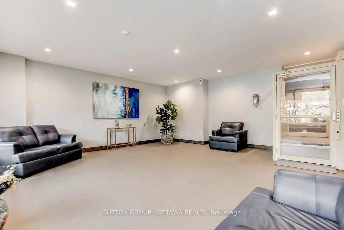 665 Bathgate Drive, #405