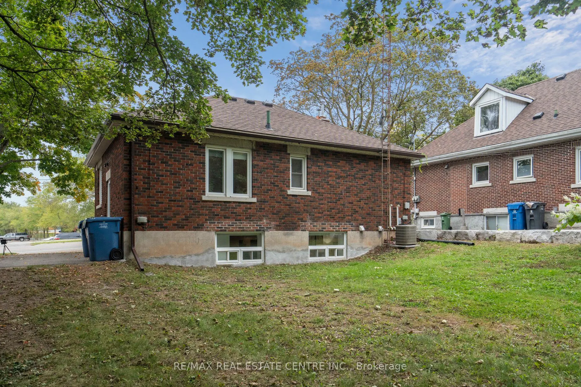 196 Silvercreek Parkway S