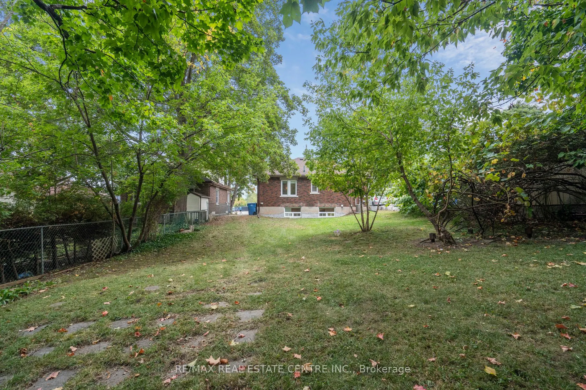 196 Silvercreek Parkway S