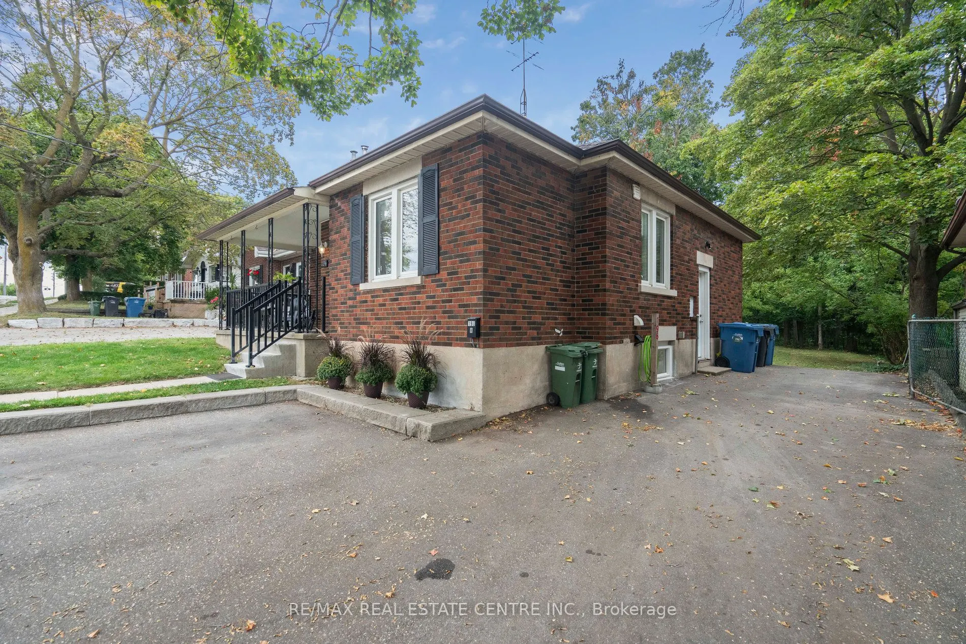 196 Silvercreek Parkway S