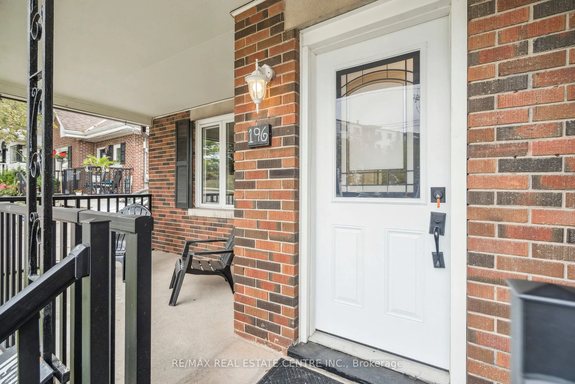 196 Silvercreek Parkway S