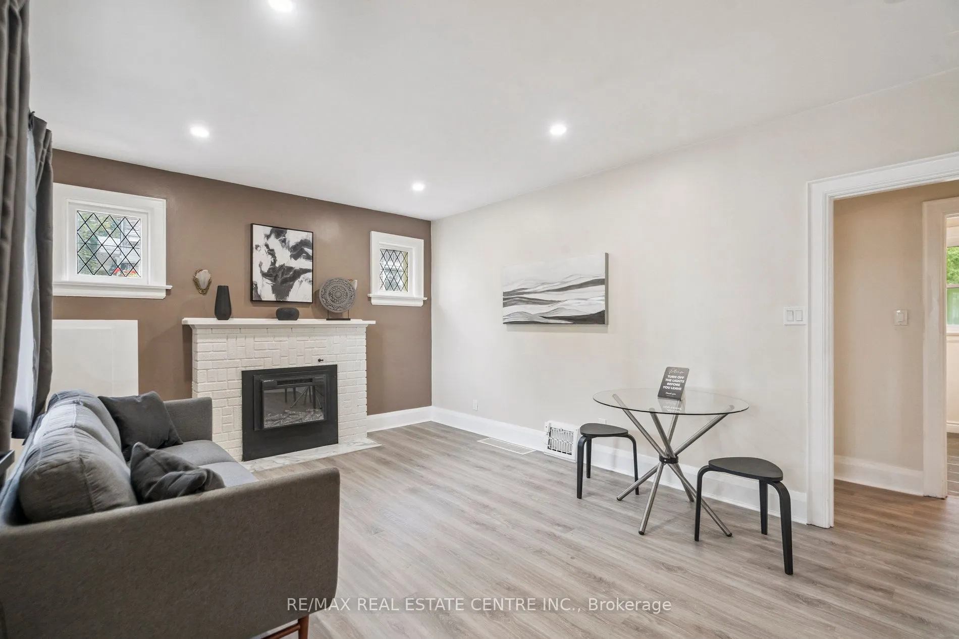 196 Silvercreek Parkway S