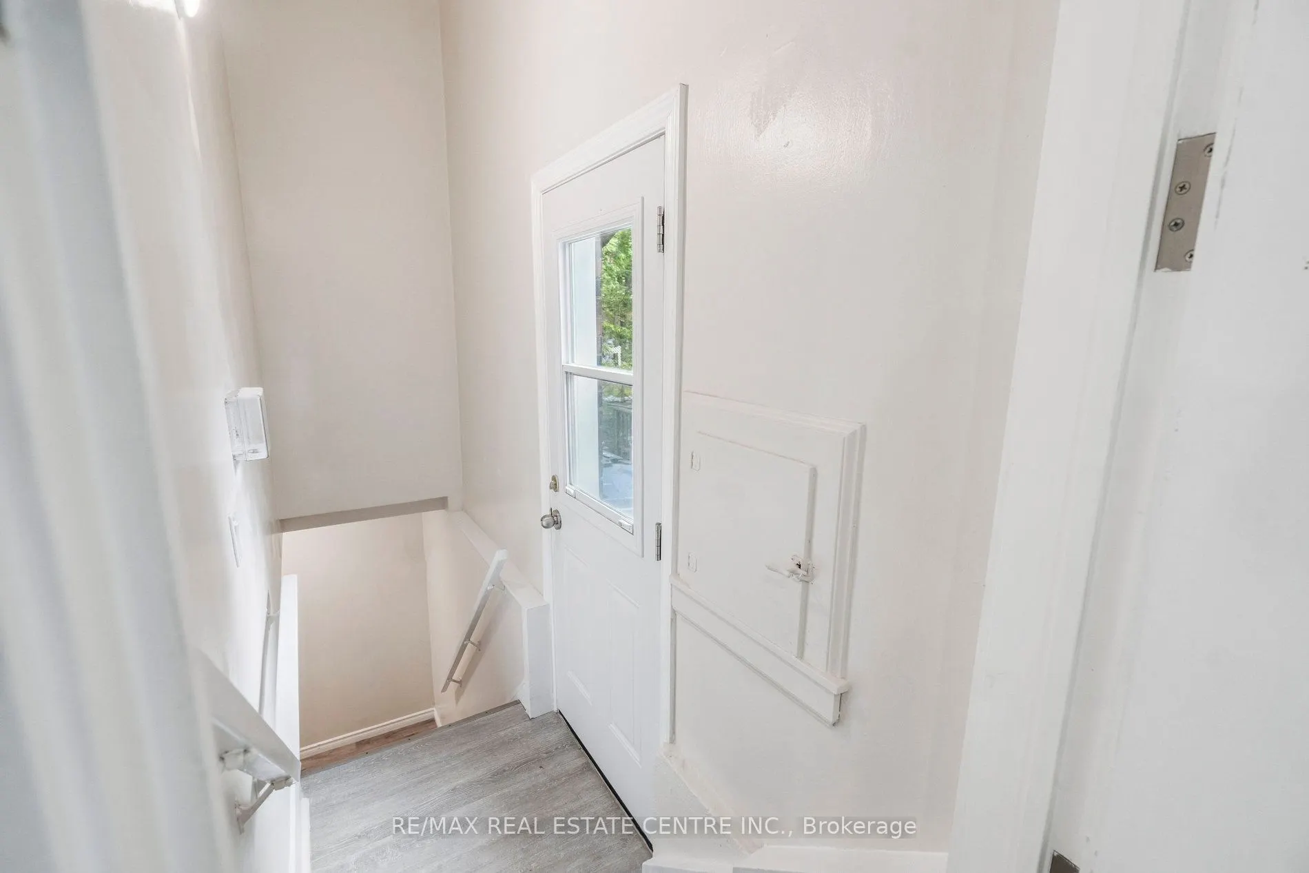 196 Silvercreek Parkway S