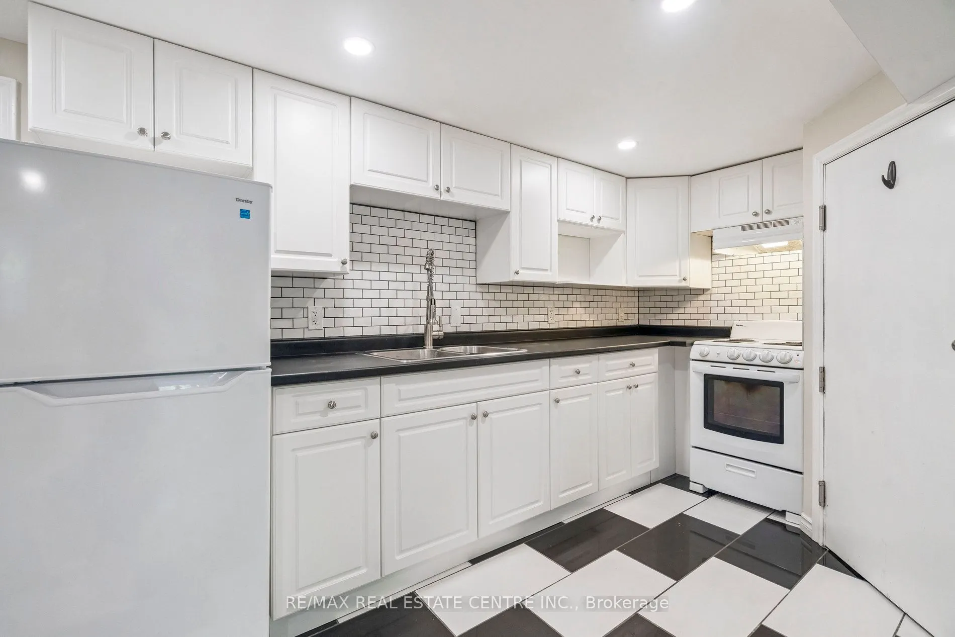 196 Silvercreek Parkway S