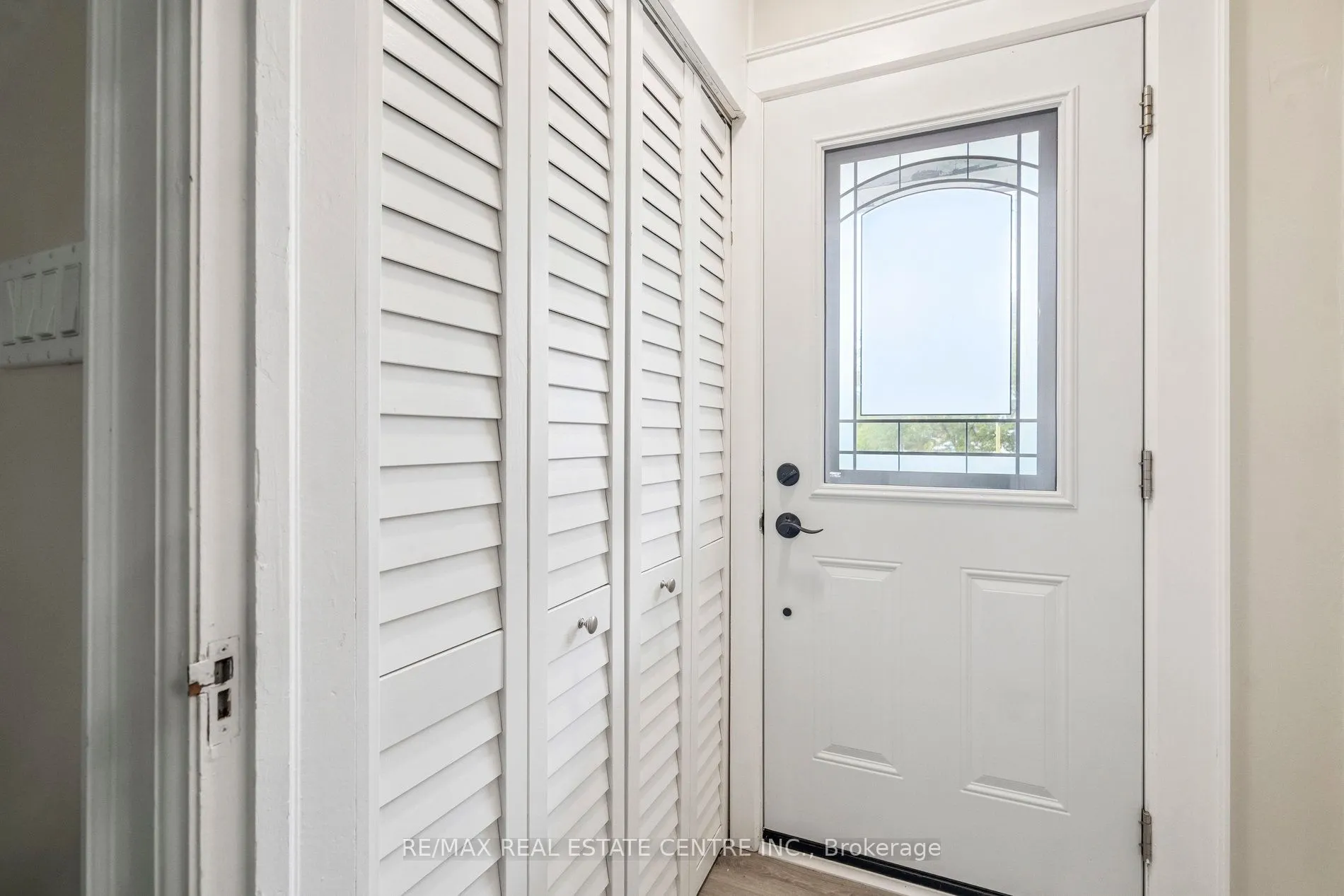 196 Silvercreek Parkway S
