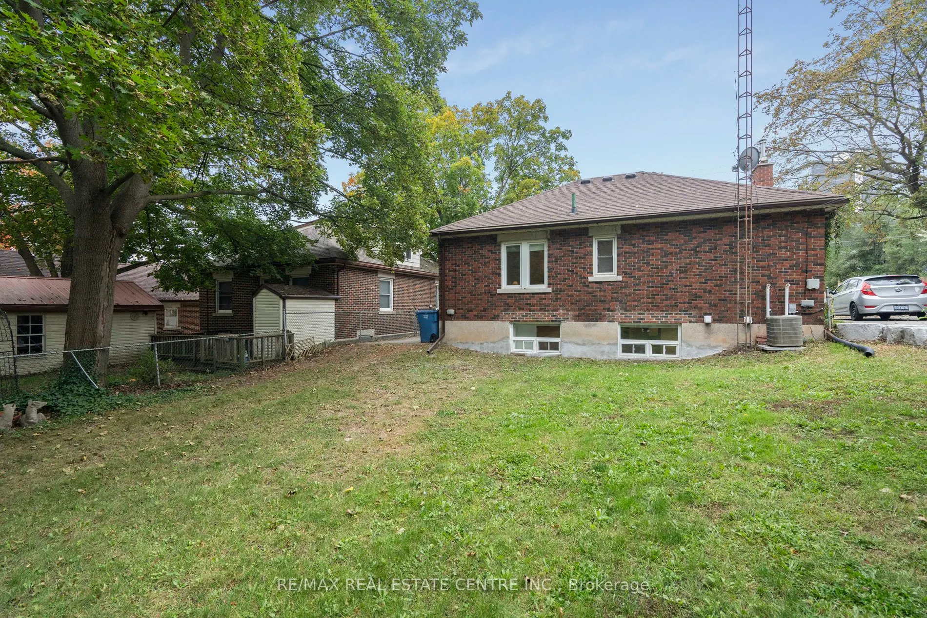 196 Silvercreek Parkway S