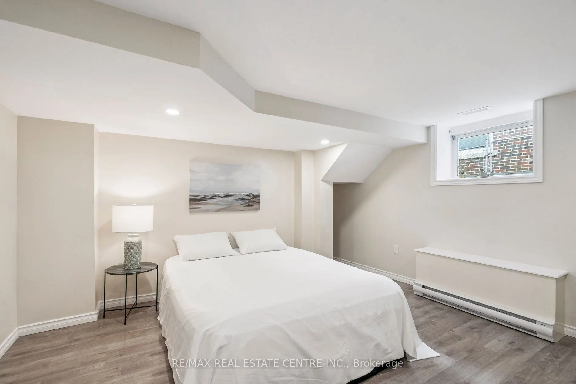196 Silvercreek Parkway S