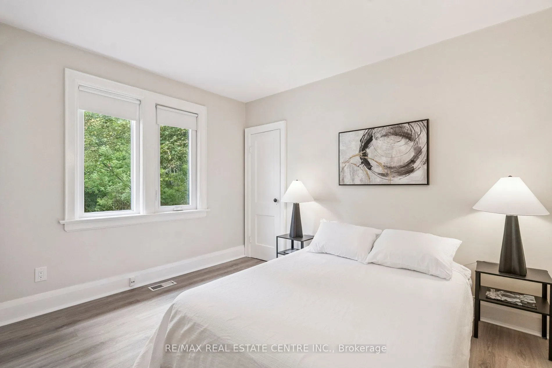 196 Silvercreek Parkway S