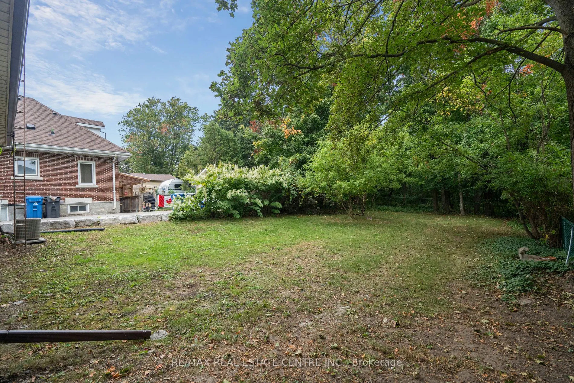 196 Silvercreek Parkway S