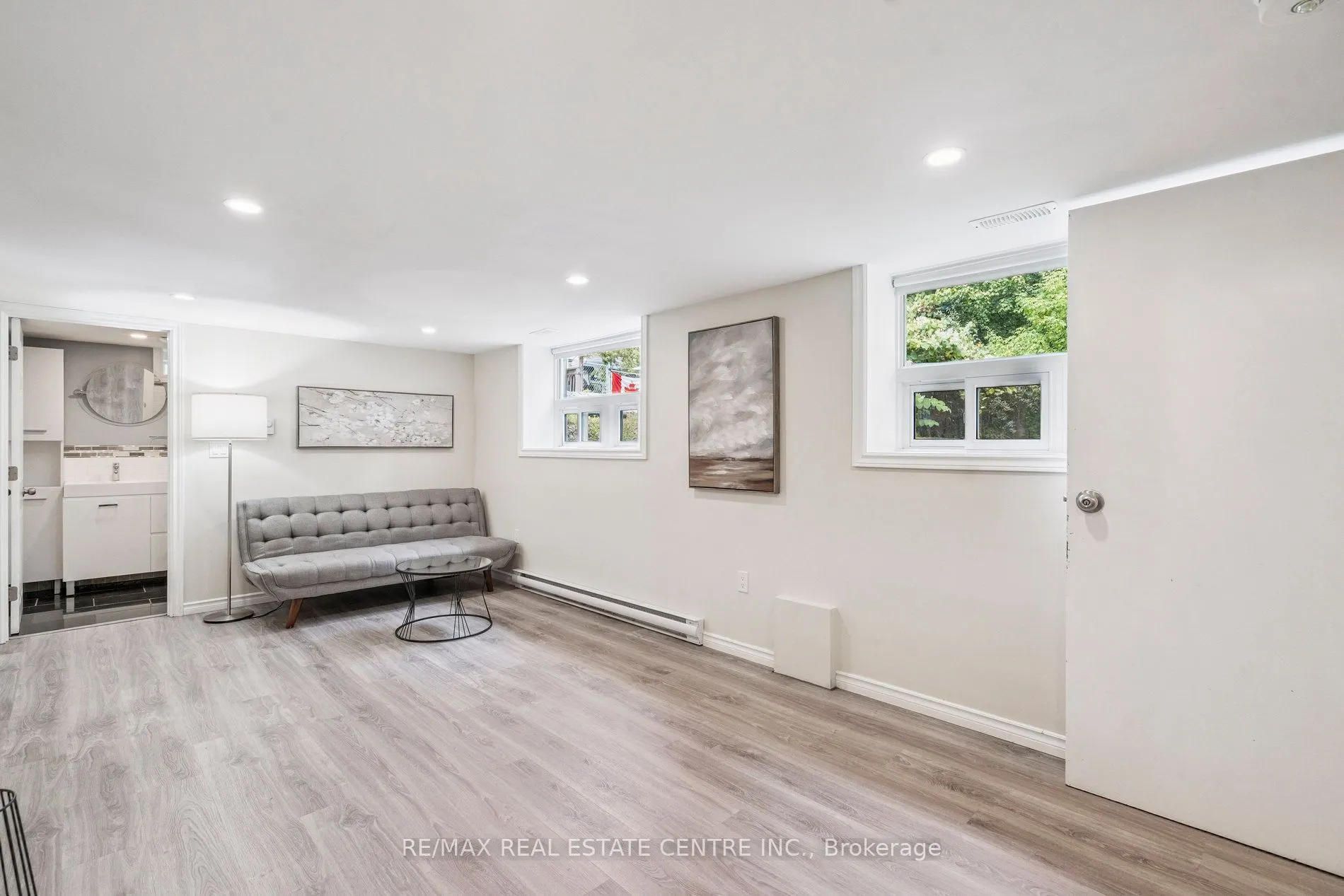 196 Silvercreek Parkway S