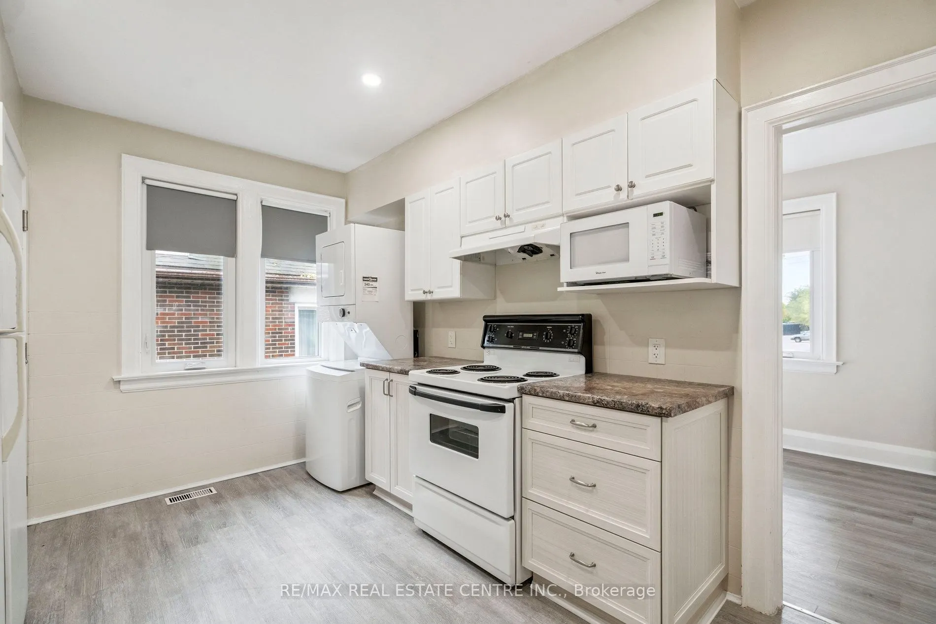 196 Silvercreek Parkway S